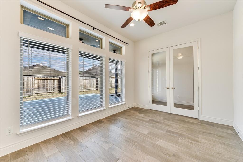 Listing images