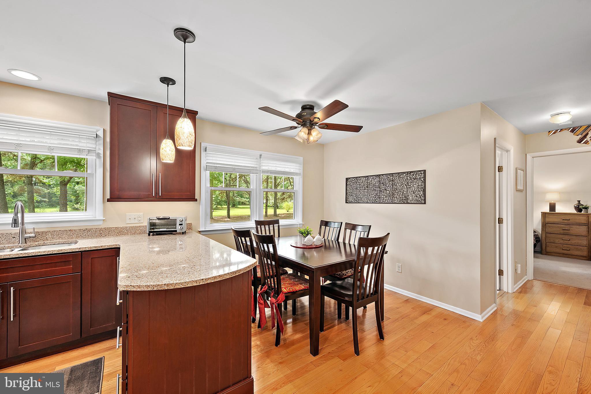 Listing images
