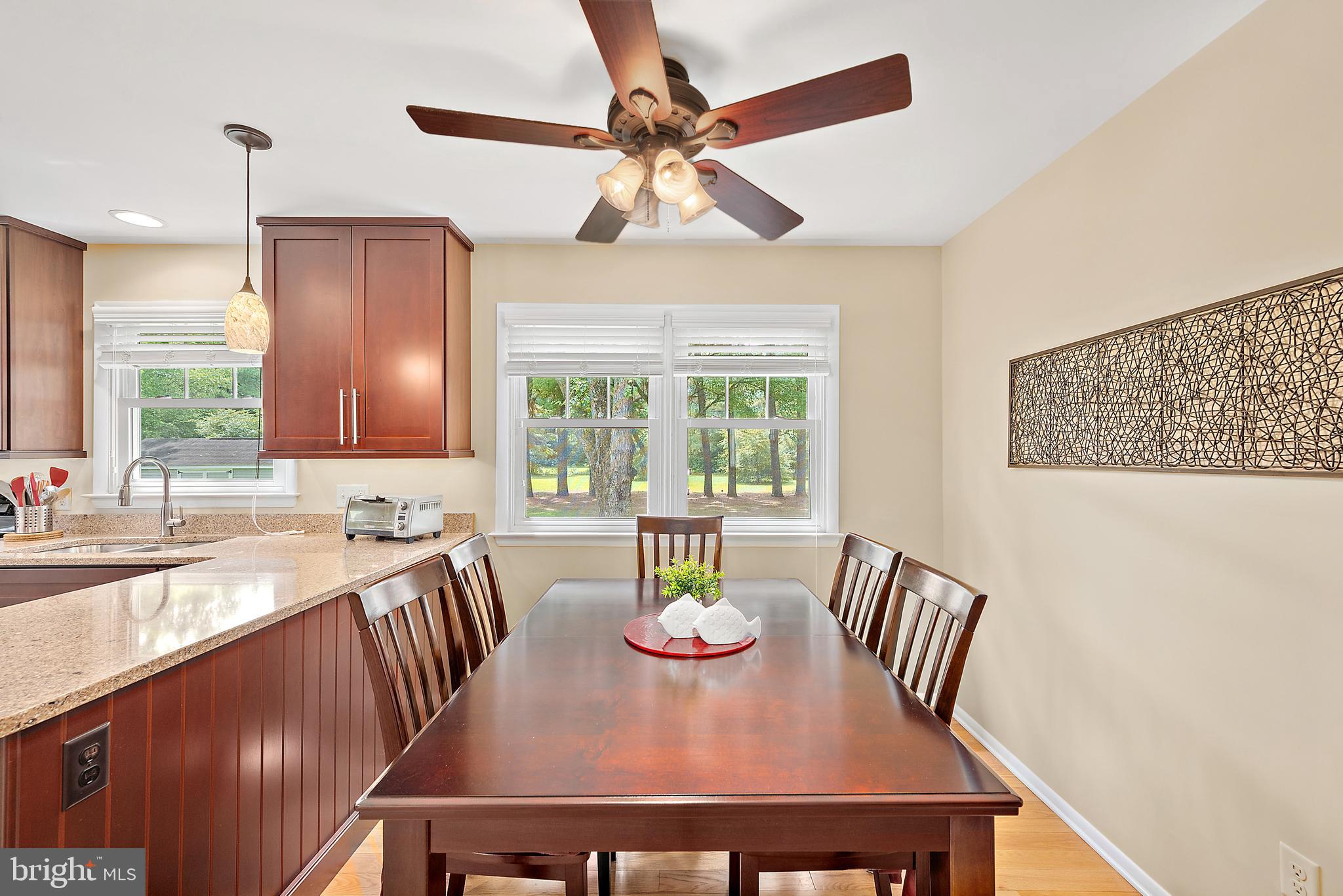 Listing images