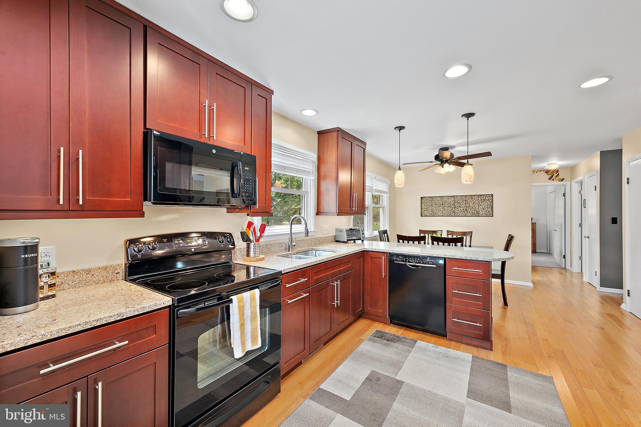 Listing images