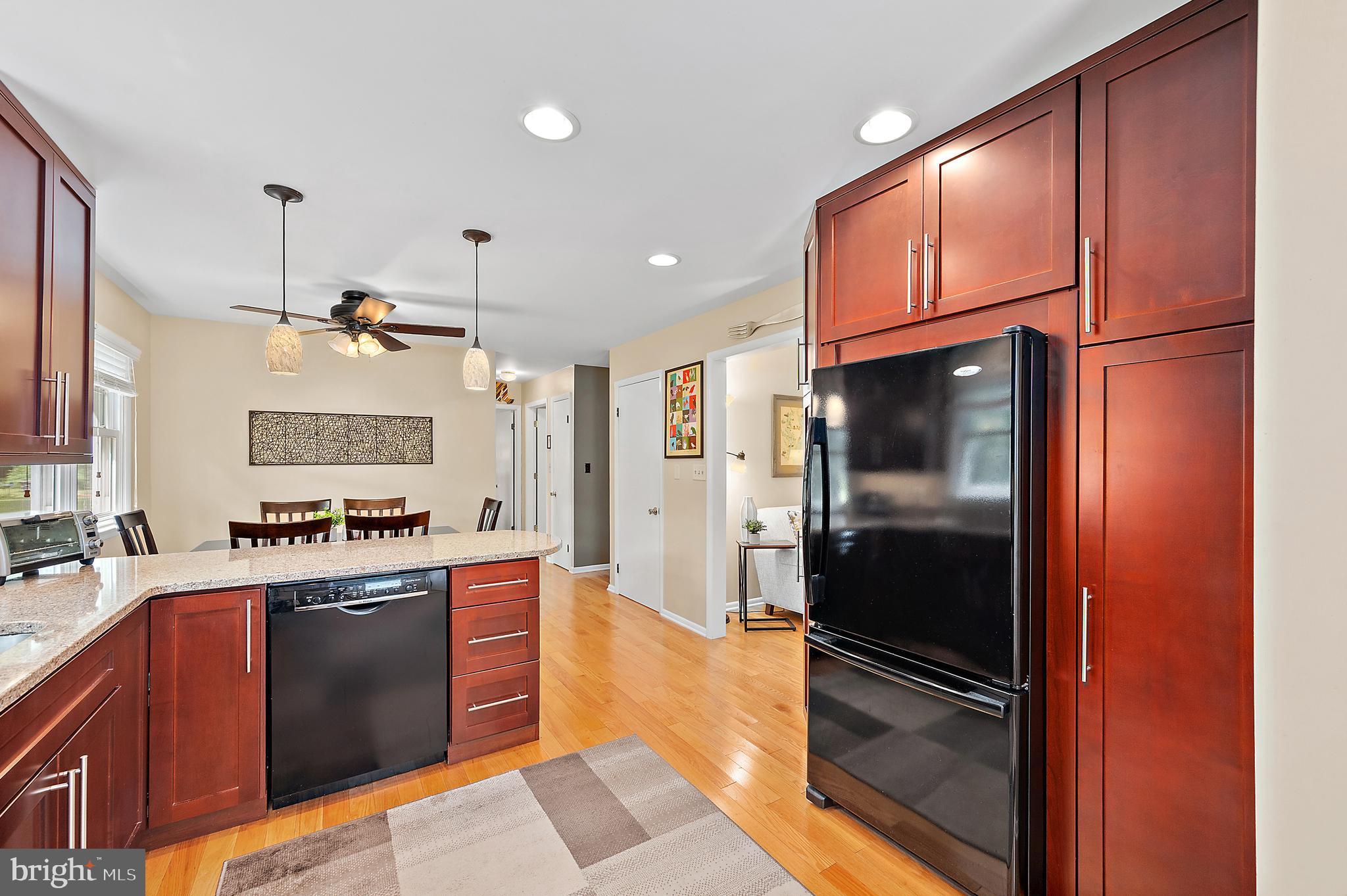 Listing images