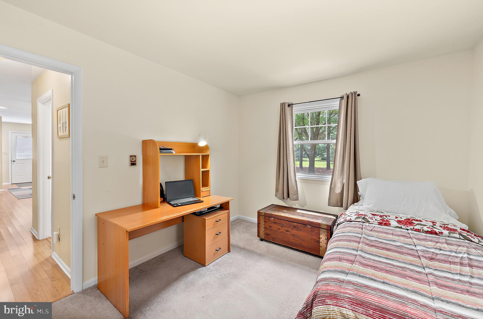 Listing images