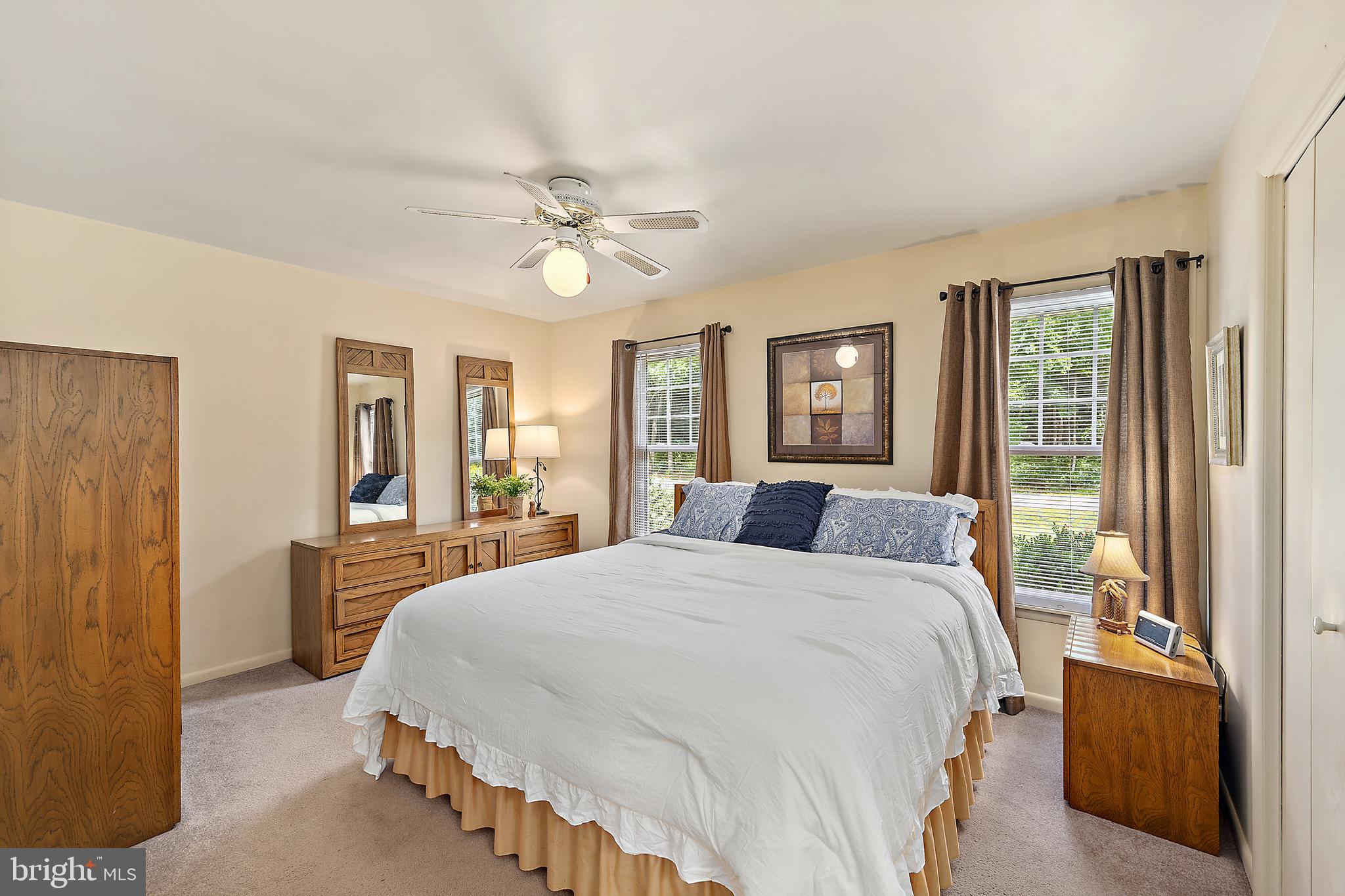 Listing images