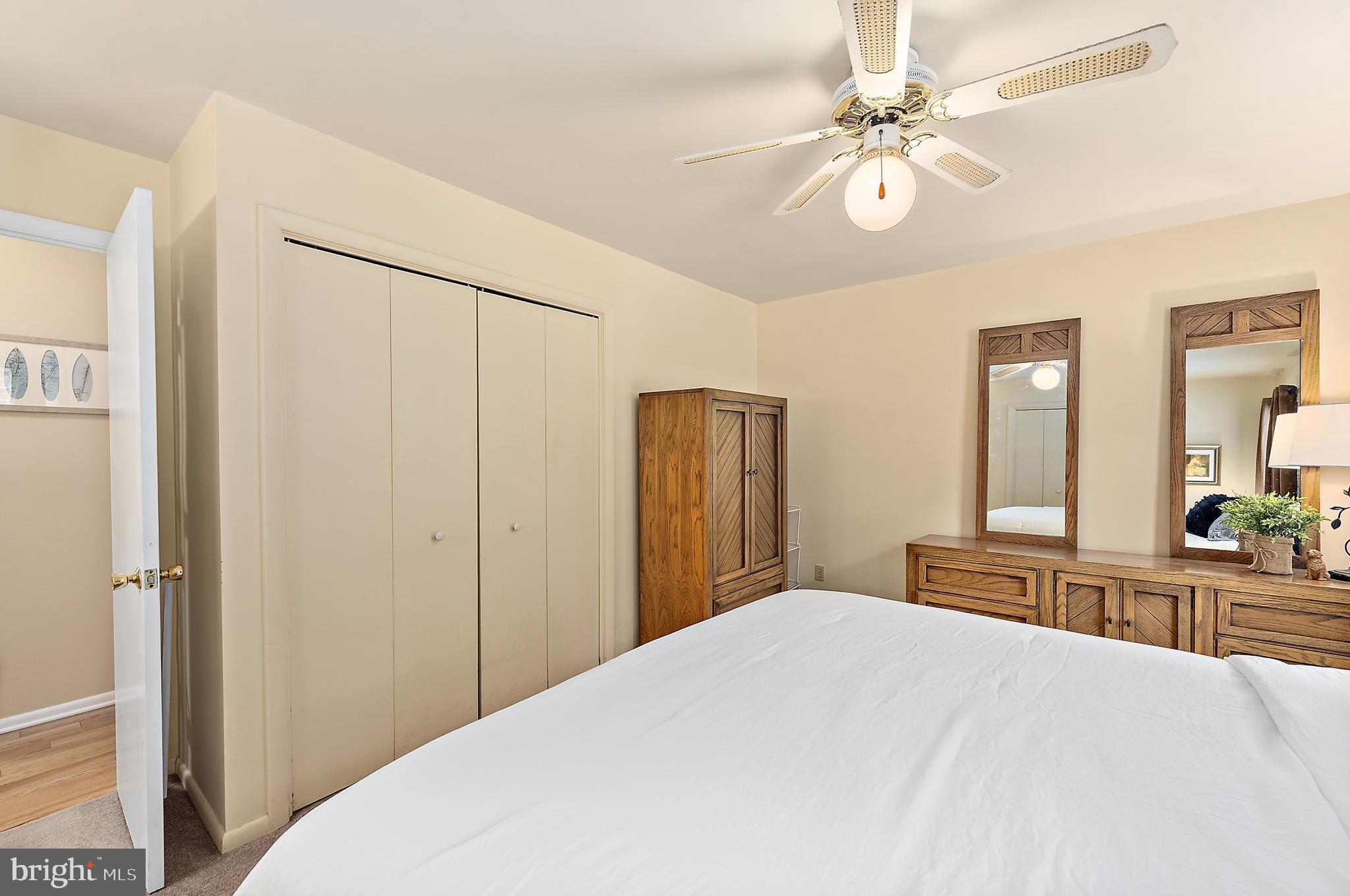 Listing images