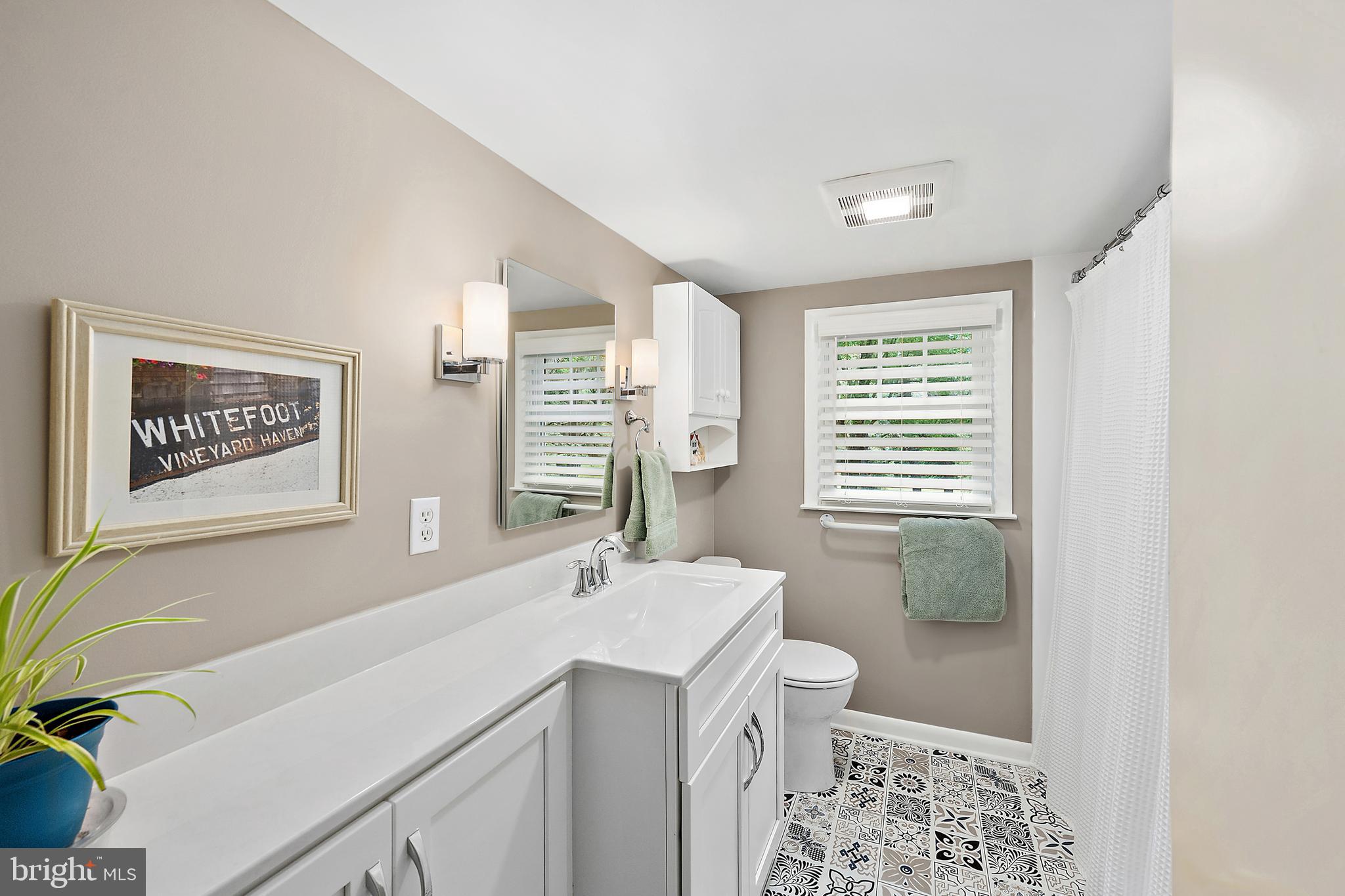 Listing images