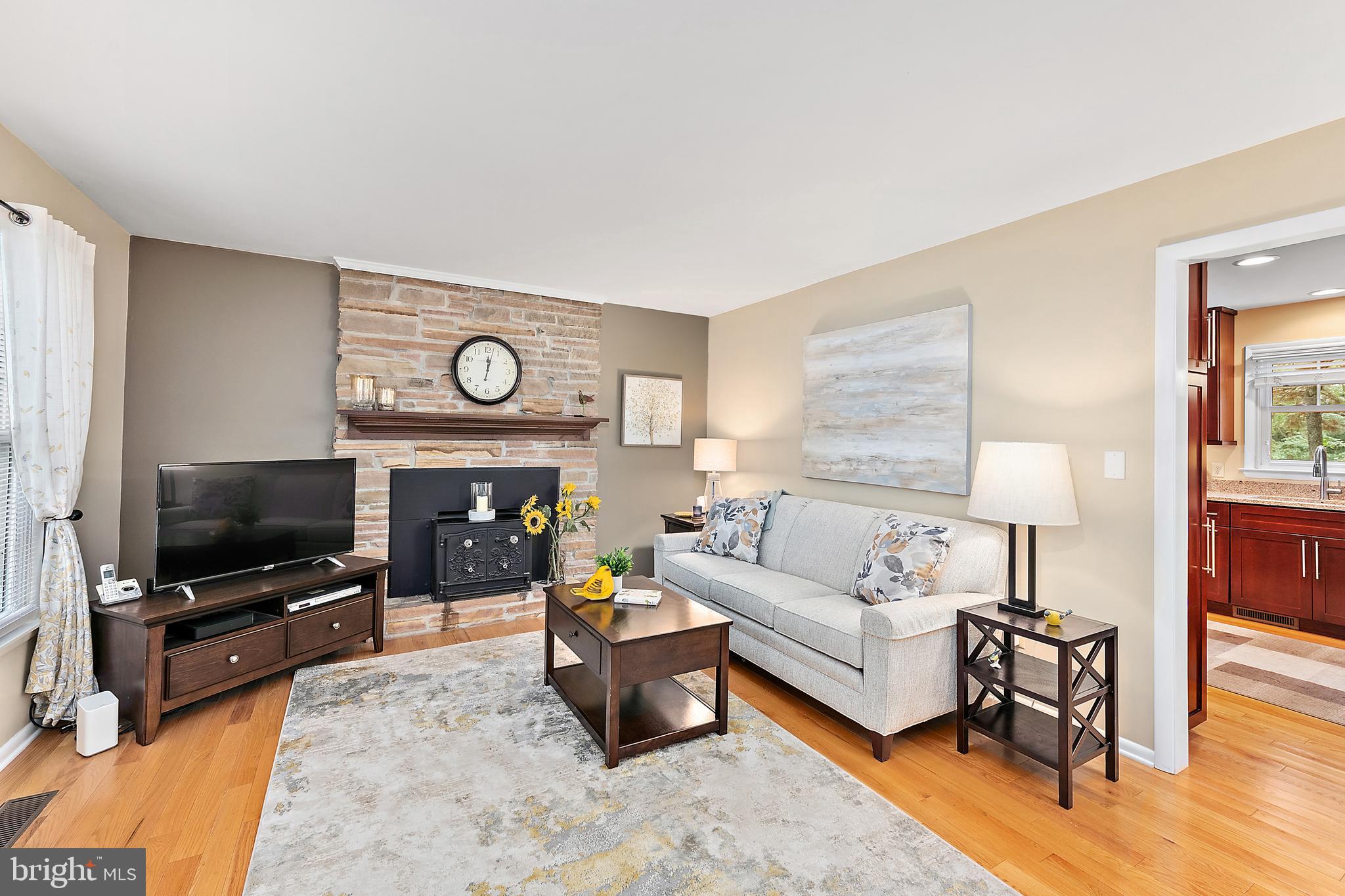Listing images