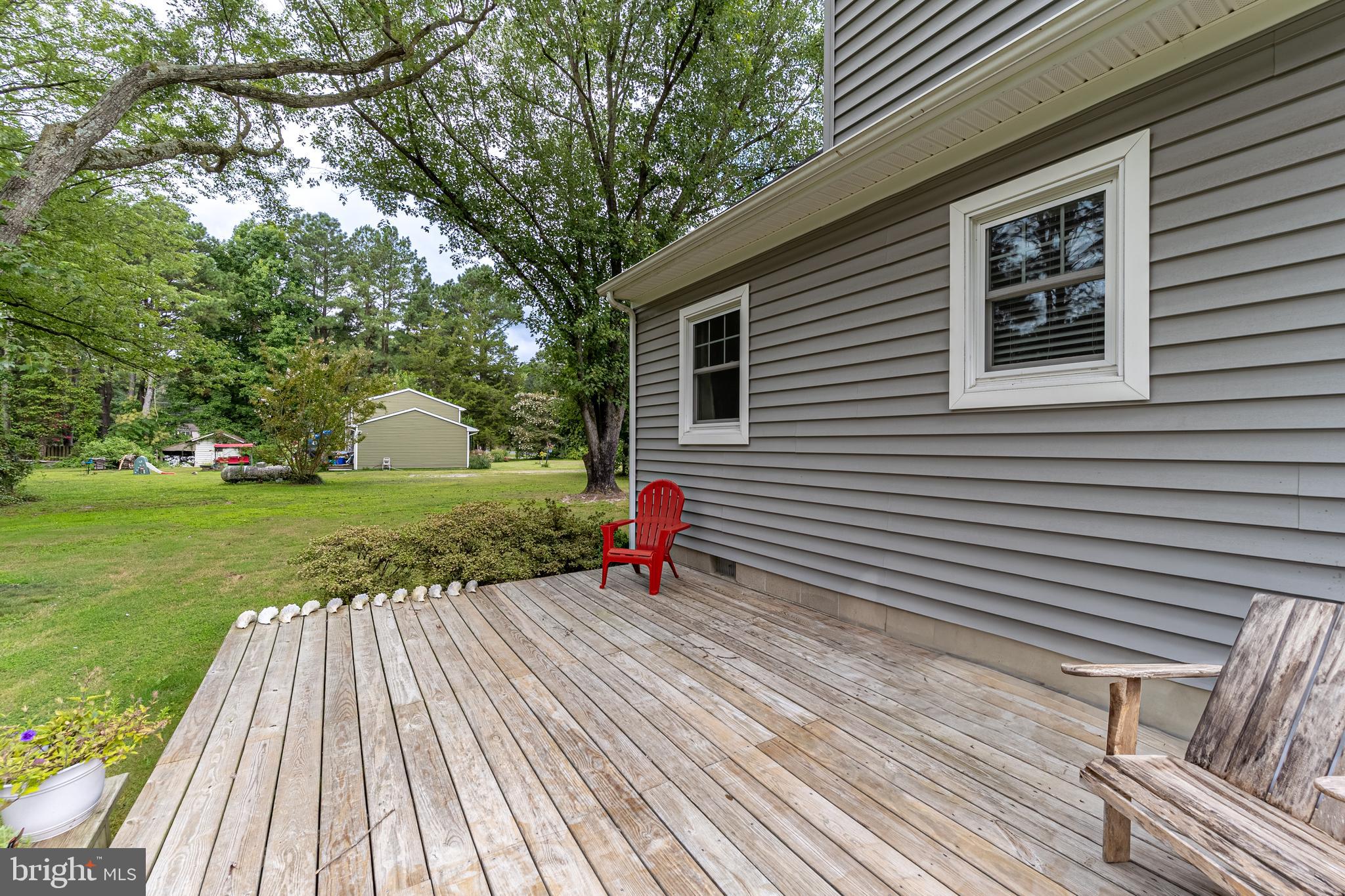 Listing images