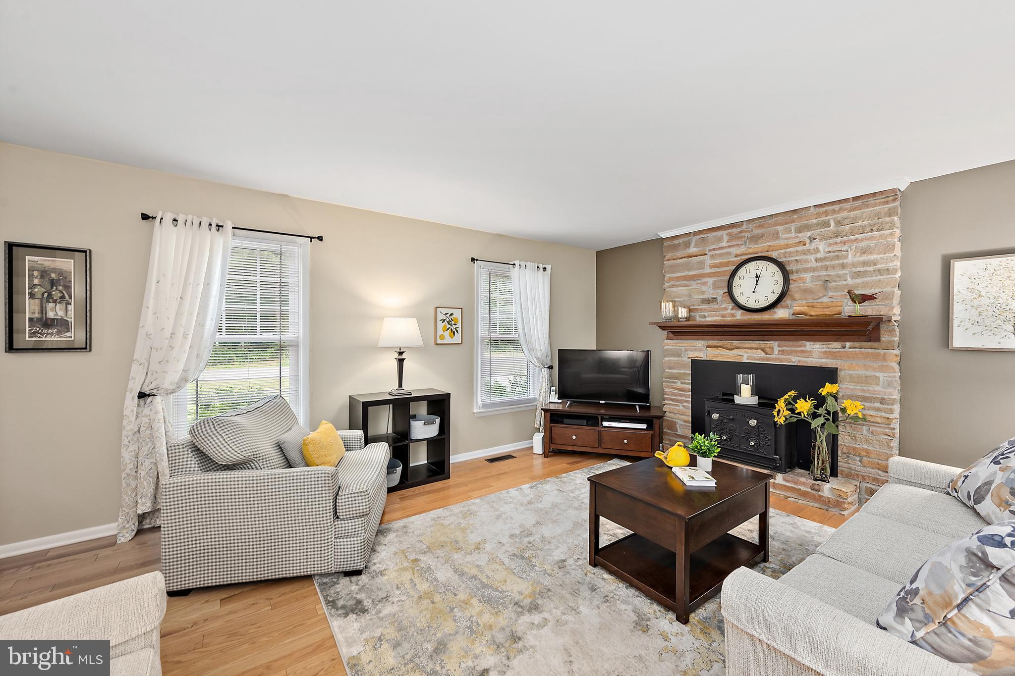 Listing images