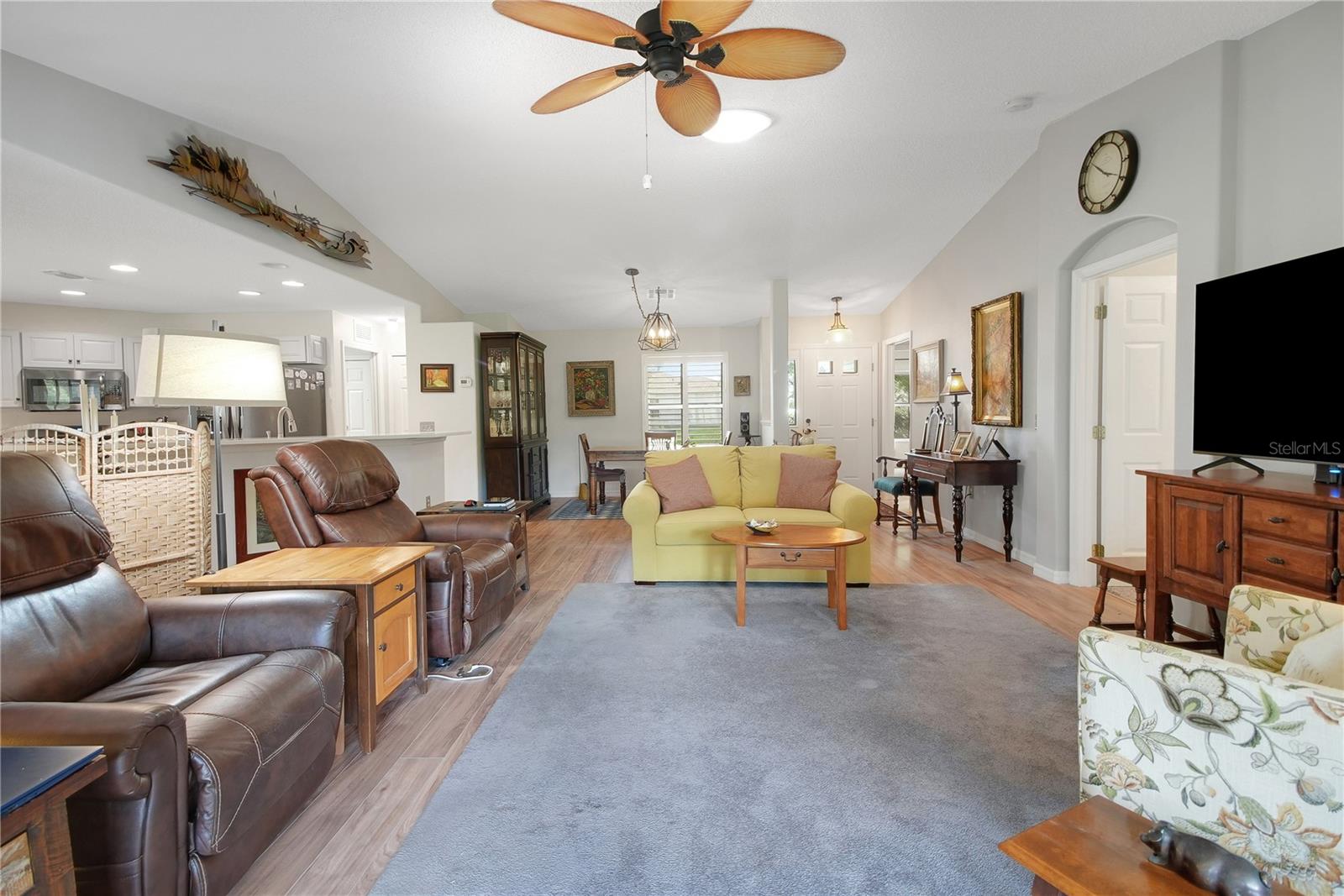 Listing images