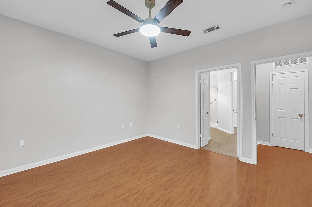 Listing images