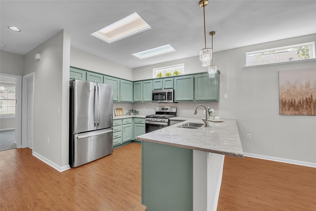 Listing images