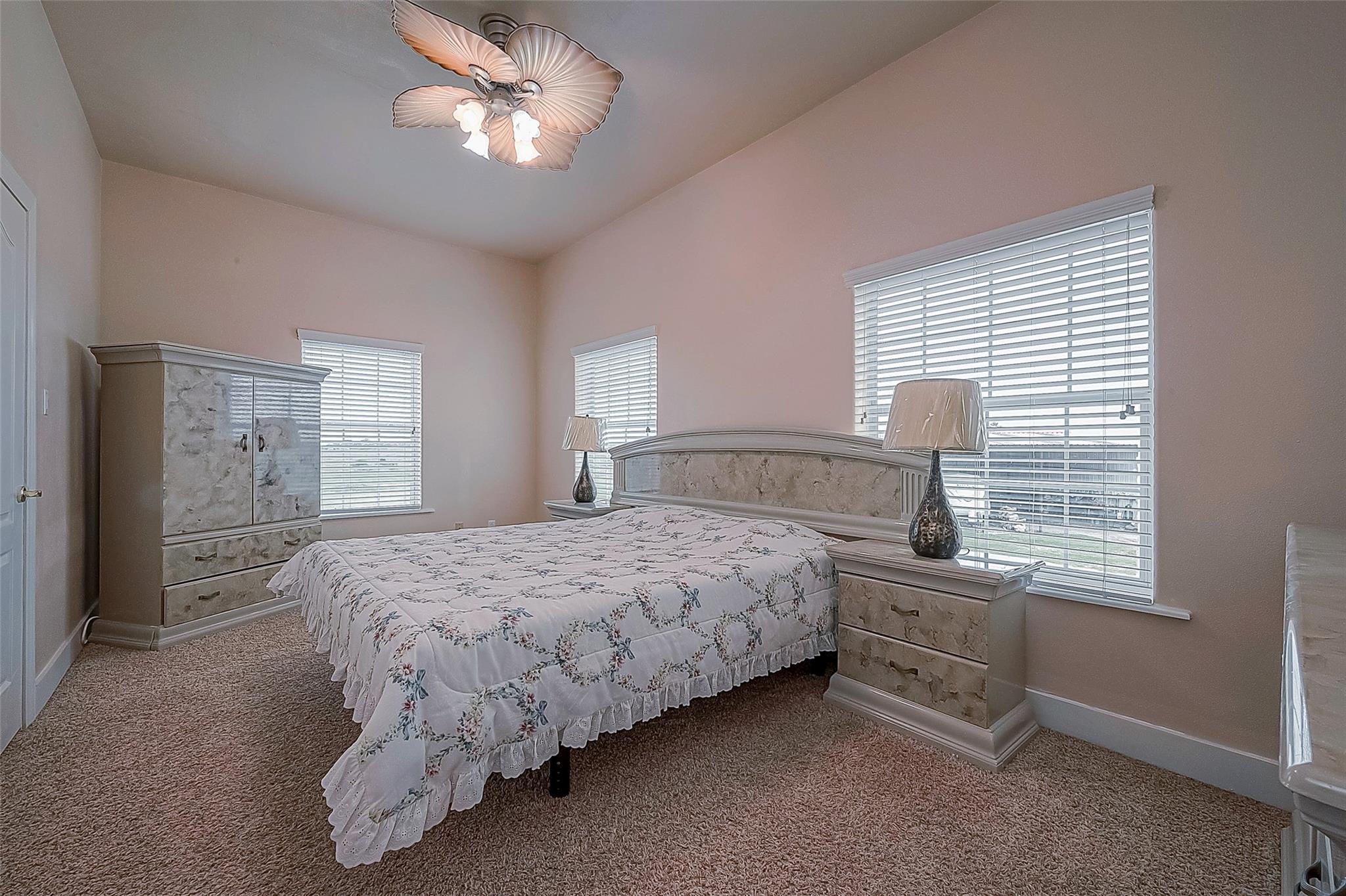 Listing images