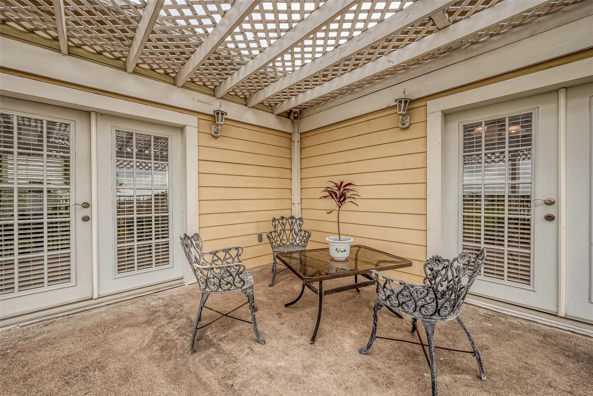 Listing images