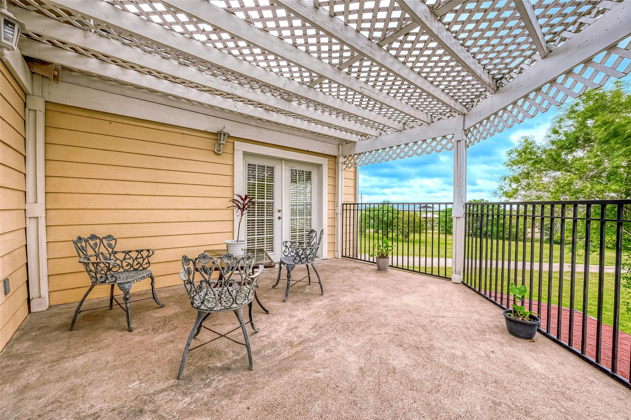 Listing images