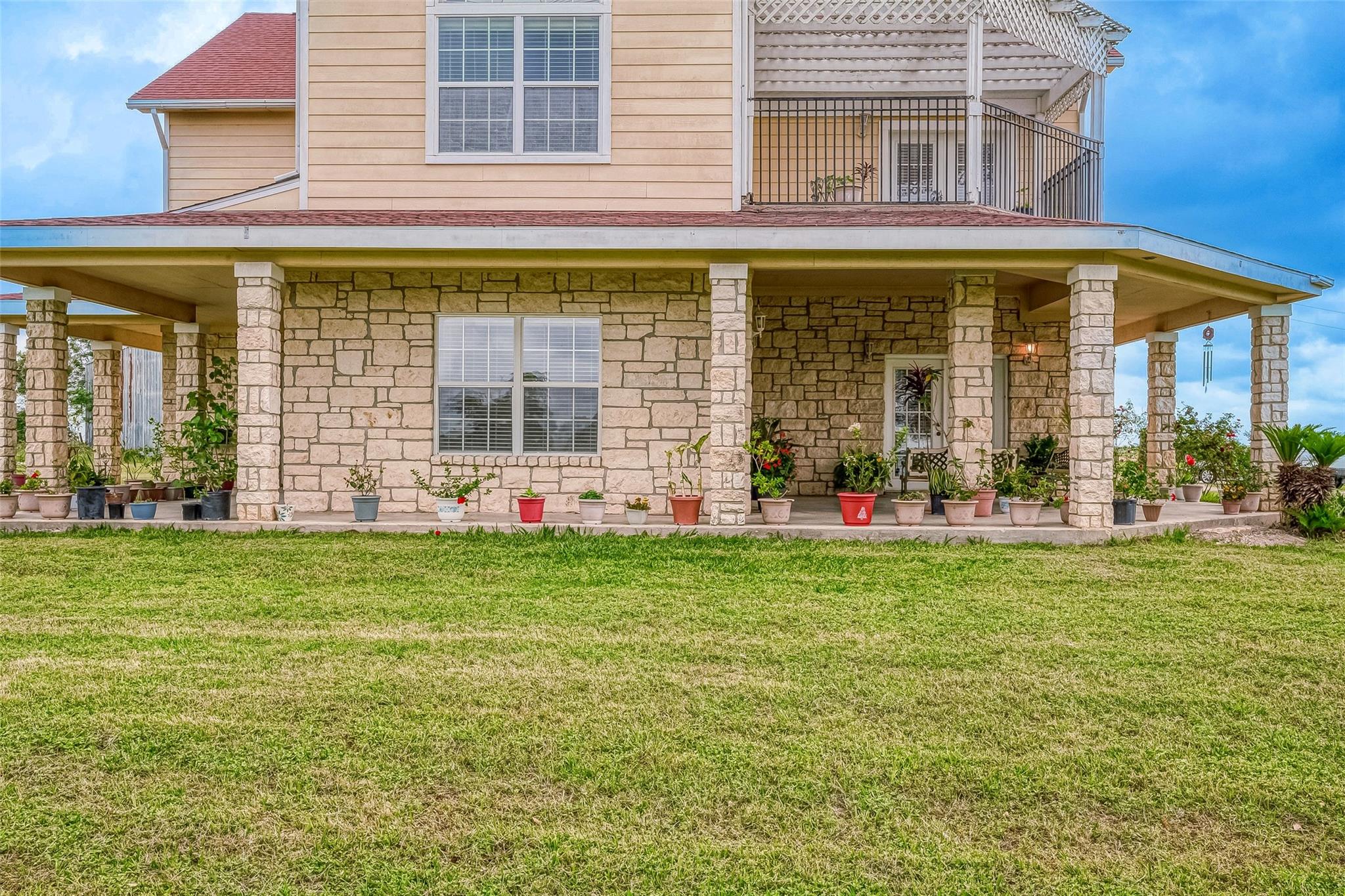 Listing images