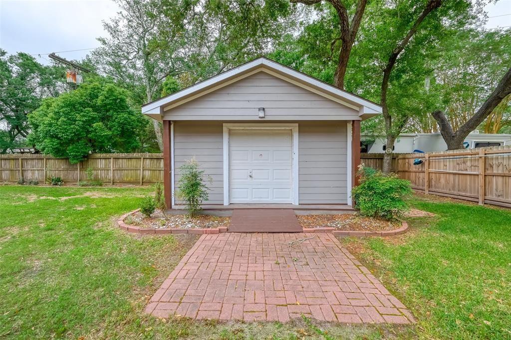 Listing images
