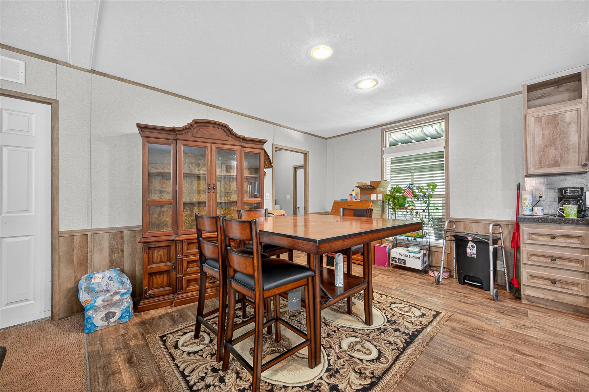 Listing images