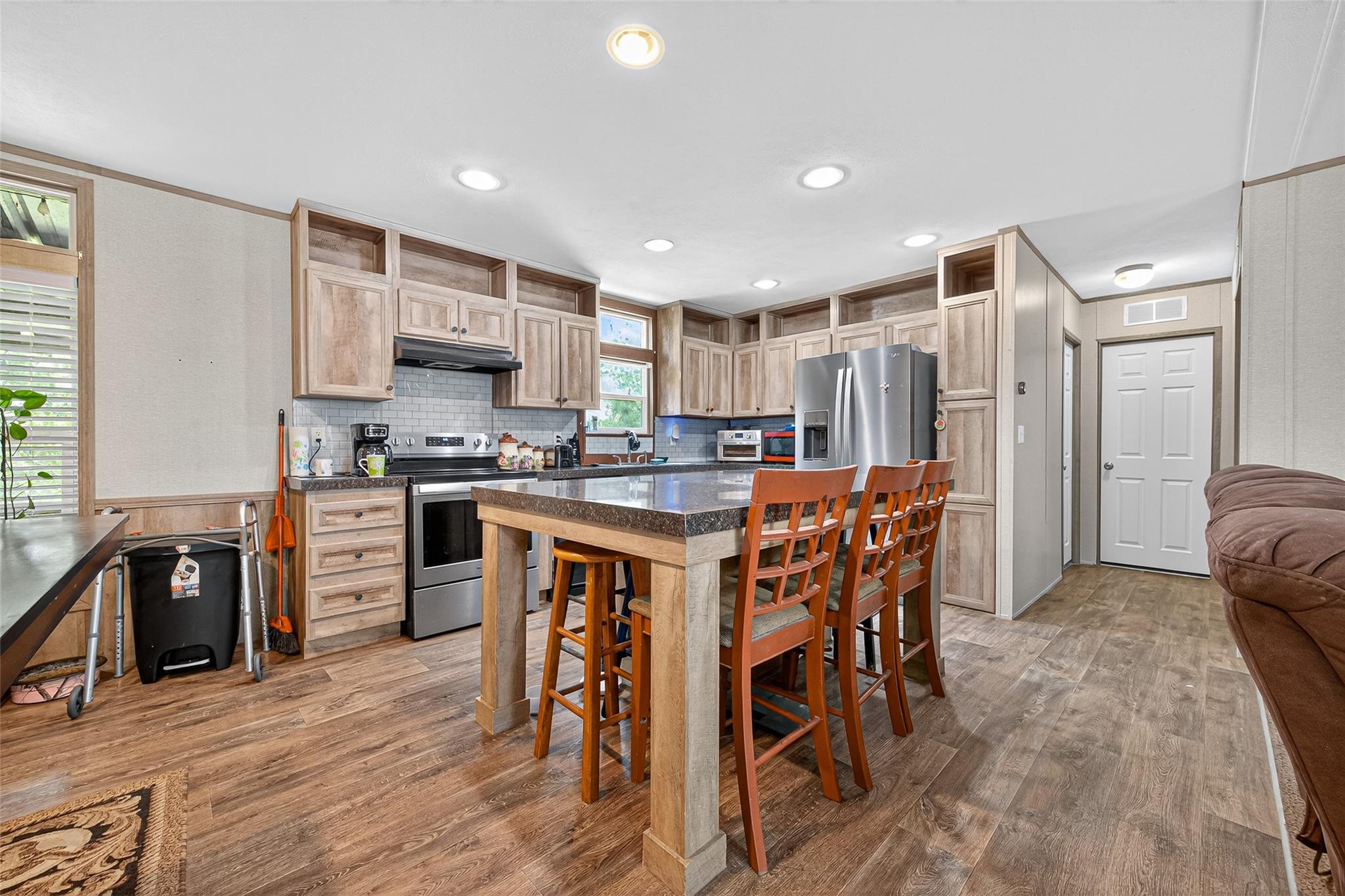 Listing images