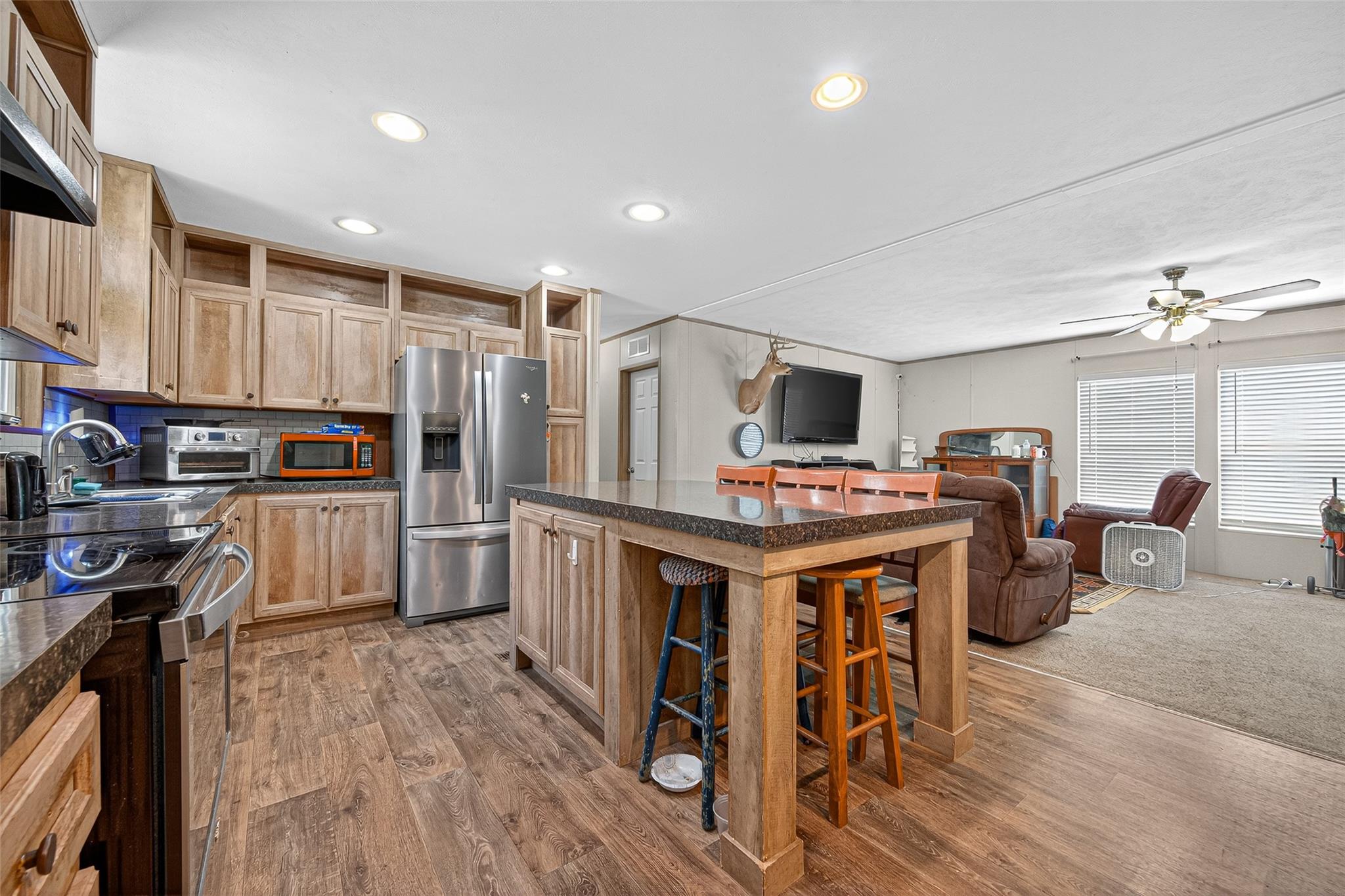 Listing images