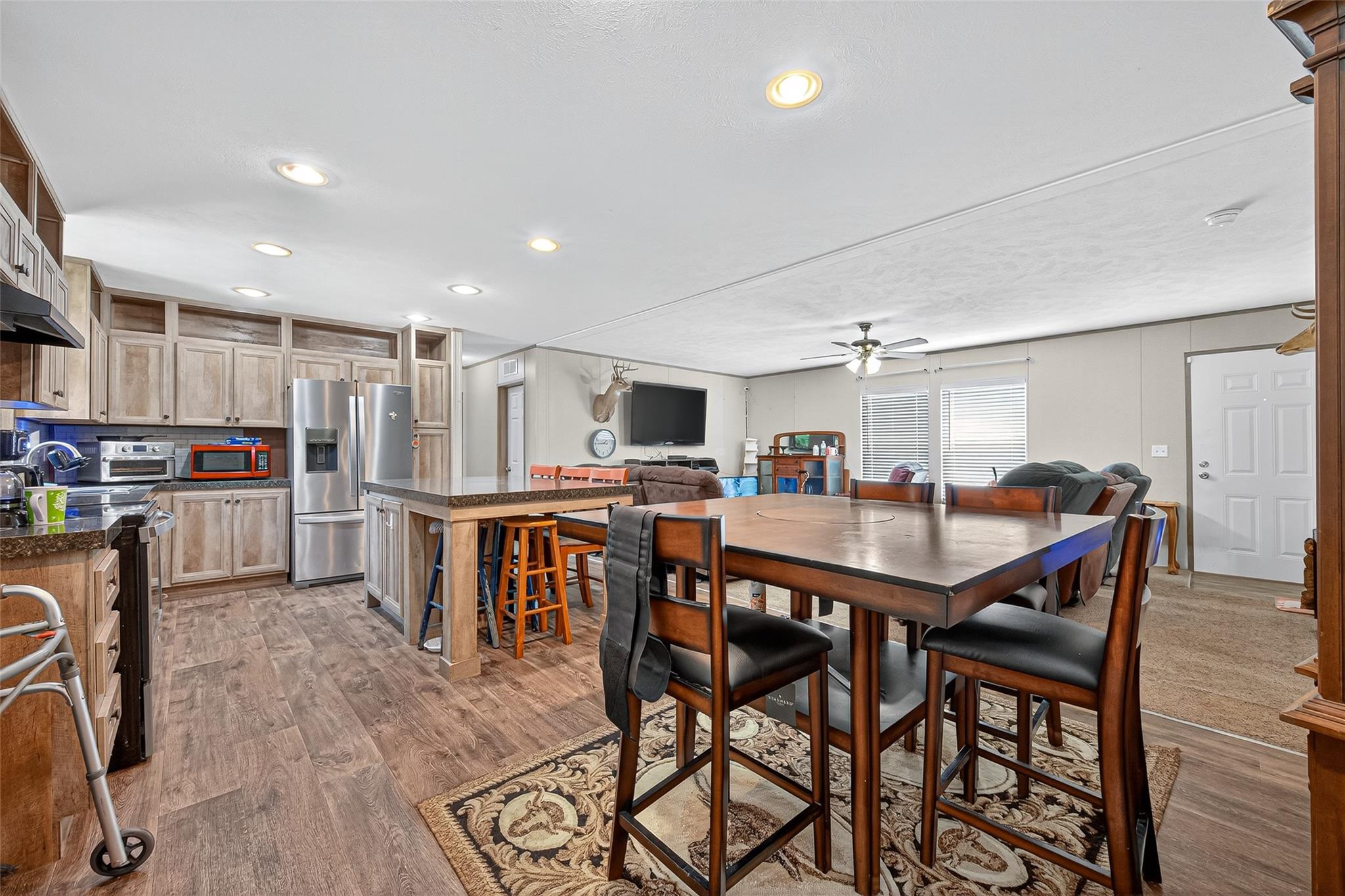 Listing images
