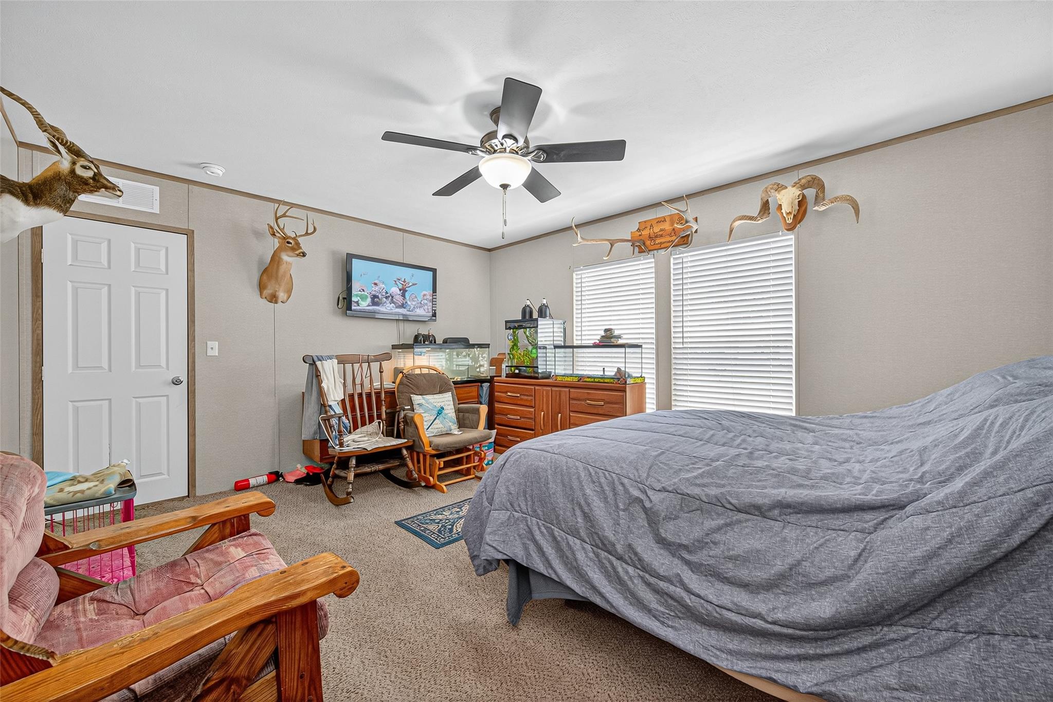 Listing images