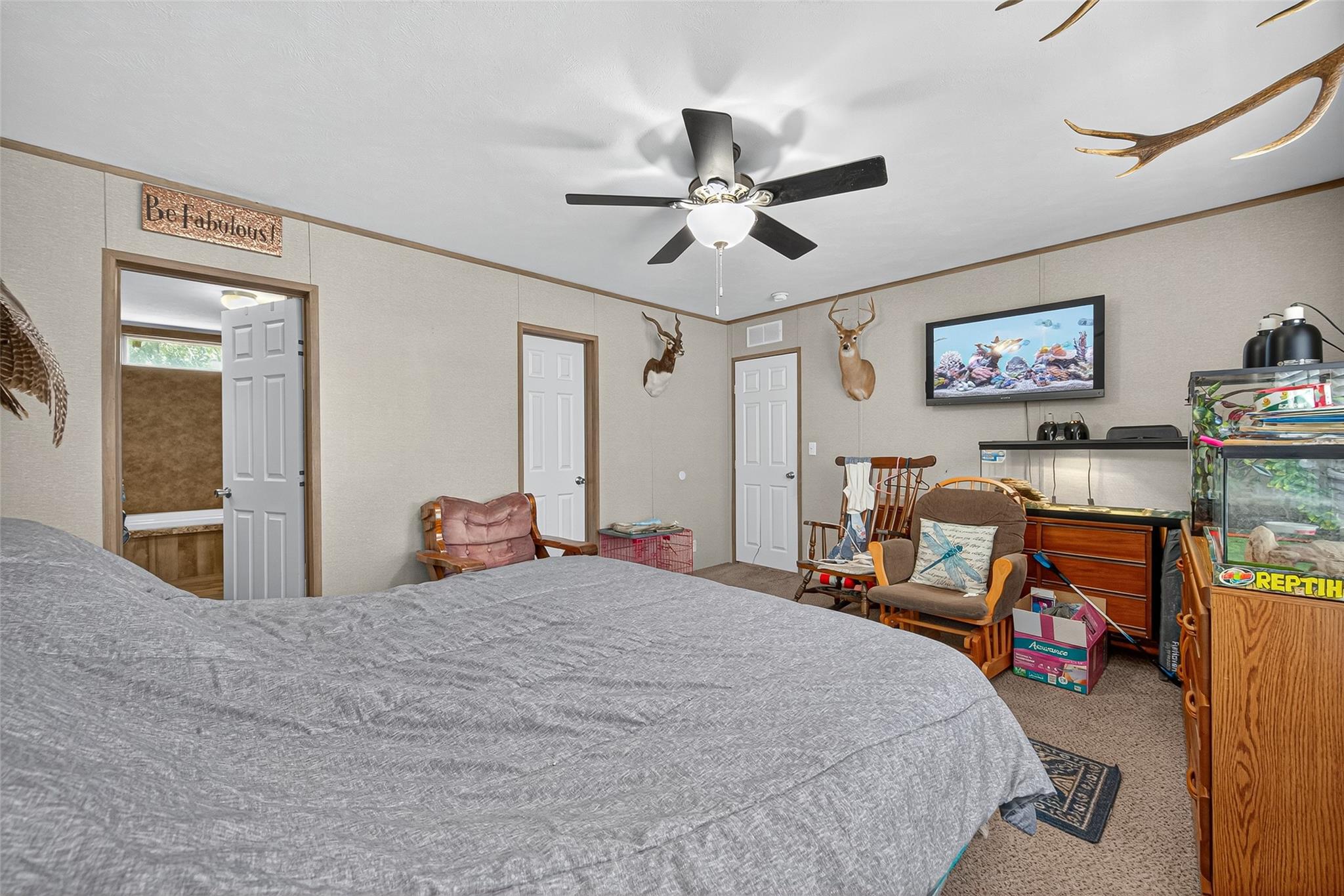 Listing images