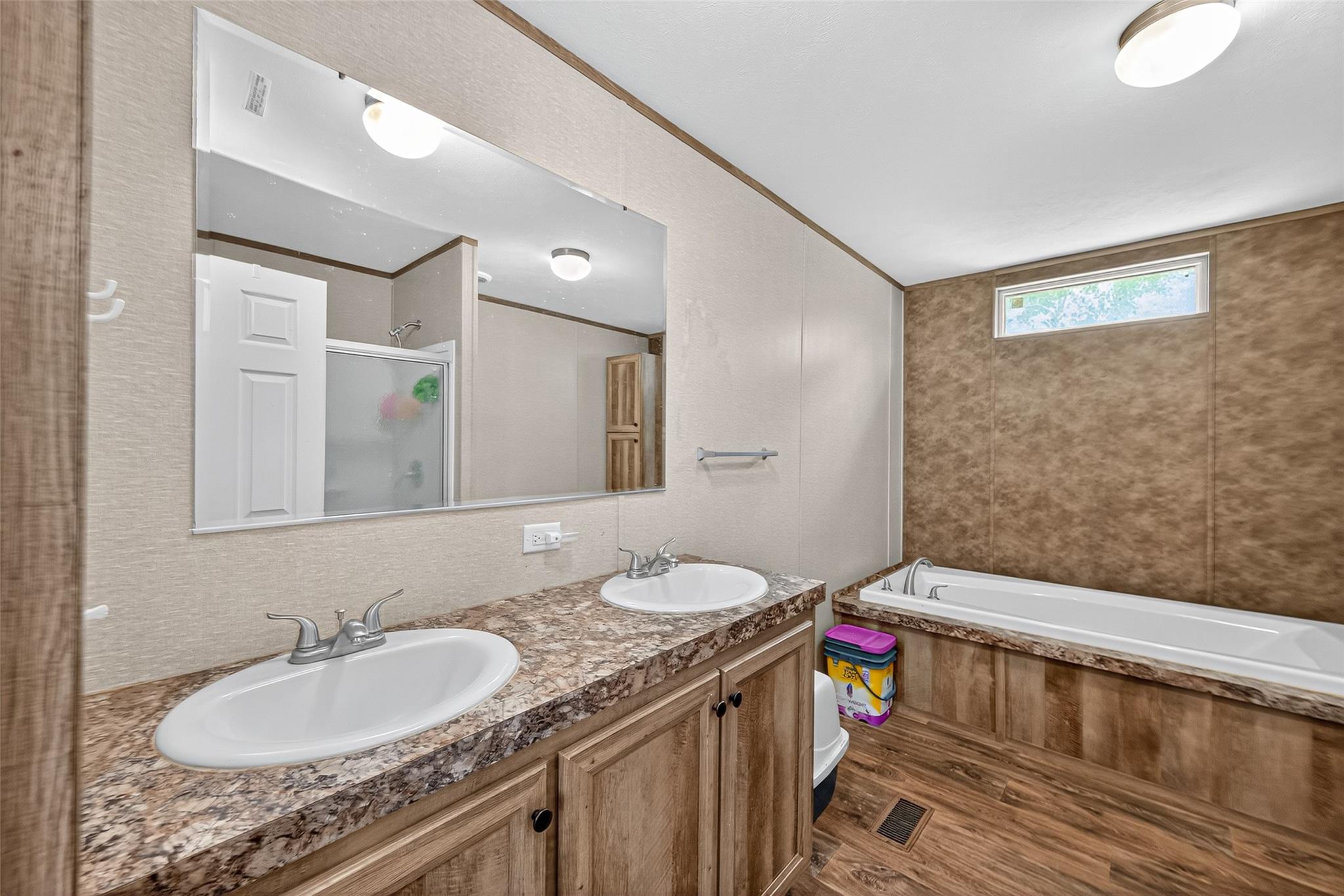 Listing images