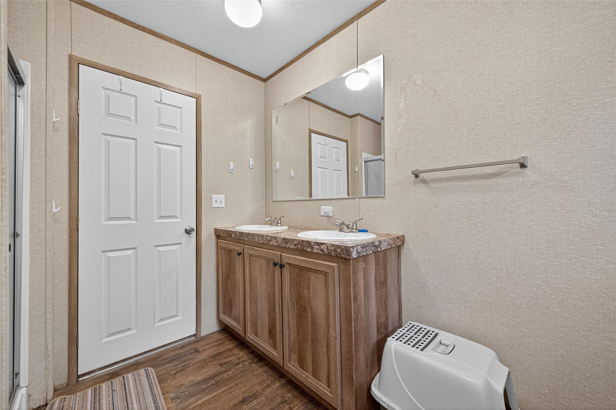 Listing images