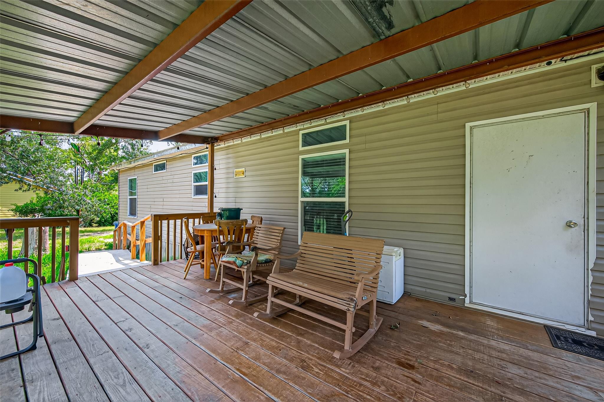 Listing images