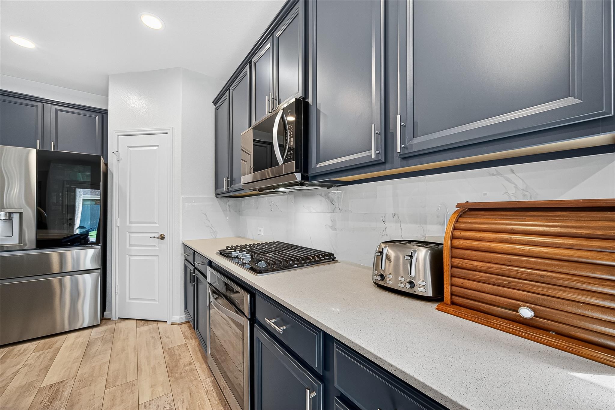 Listing images