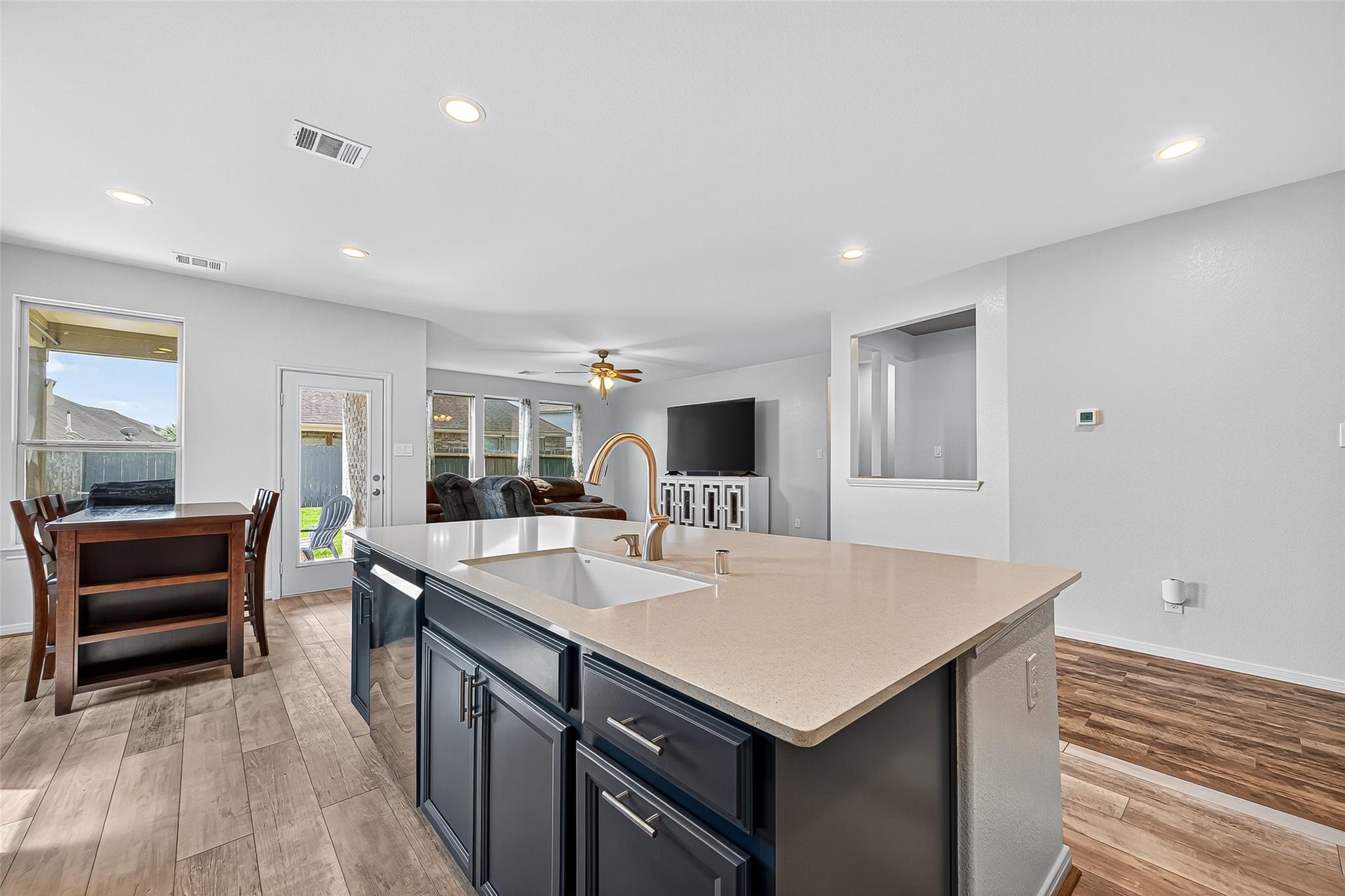 Listing images