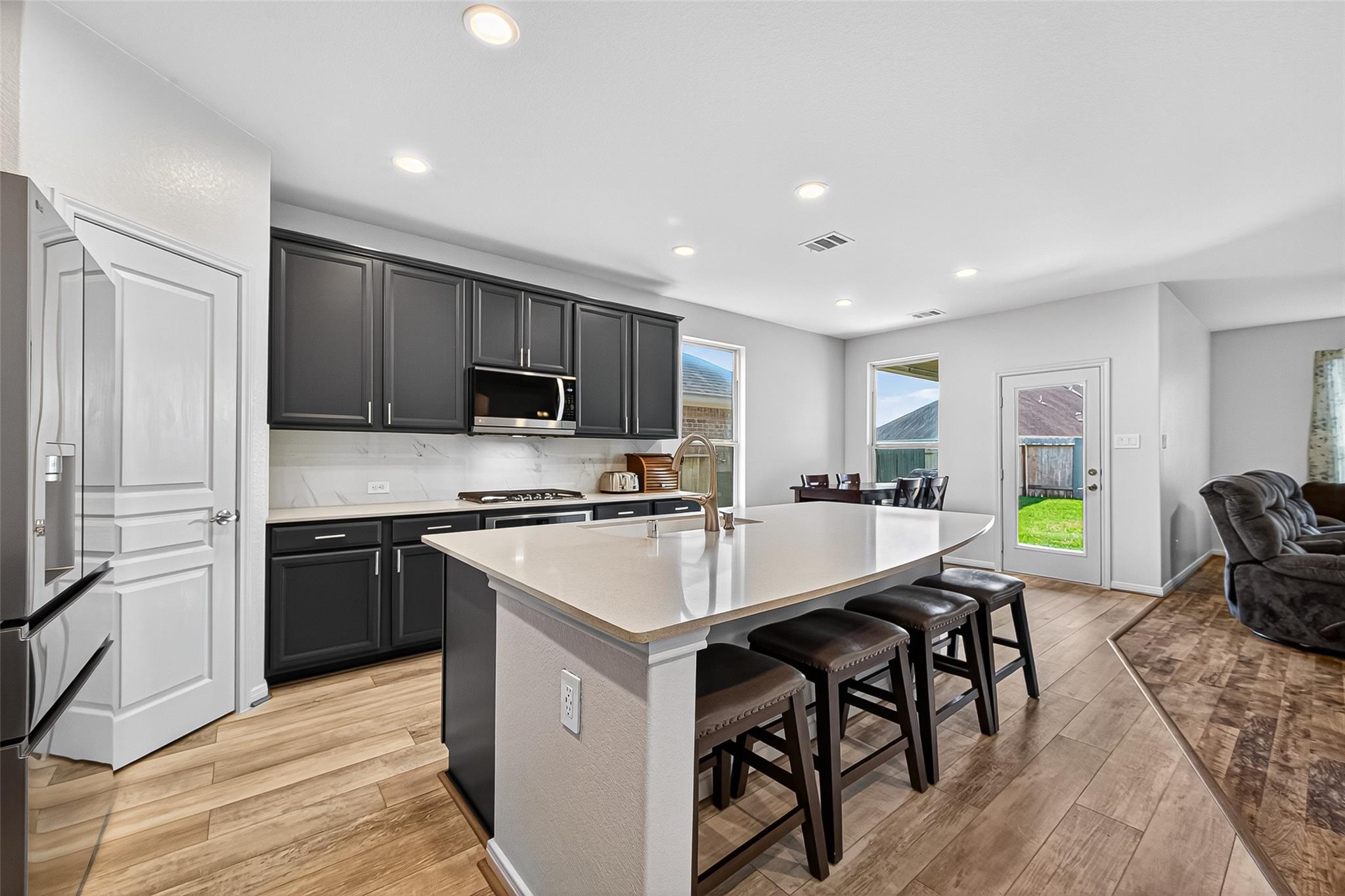 Listing images
