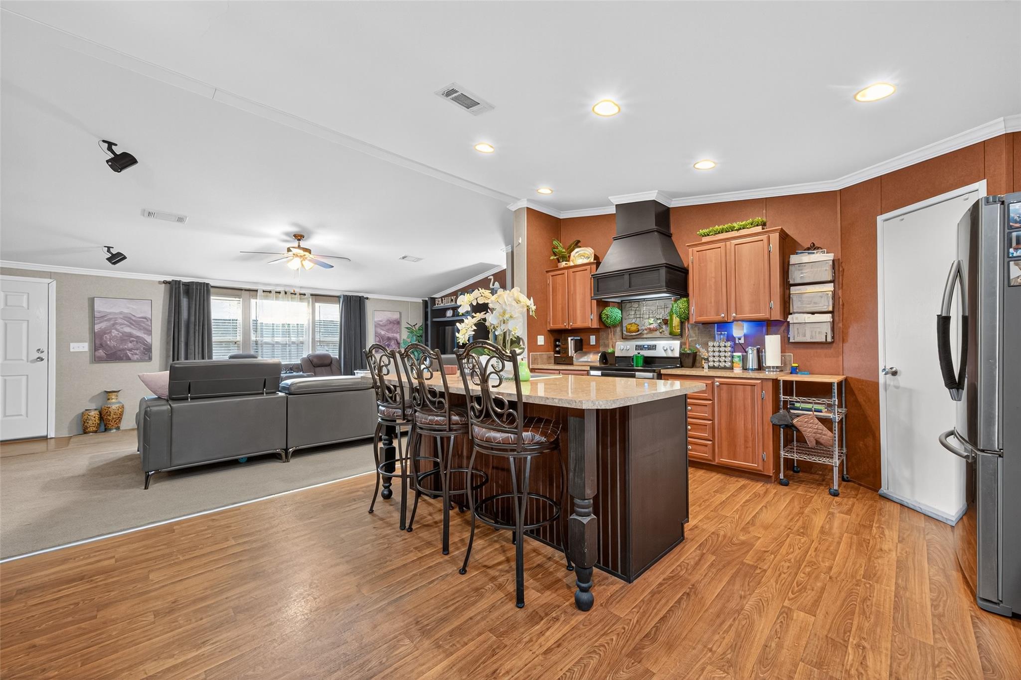 Listing images