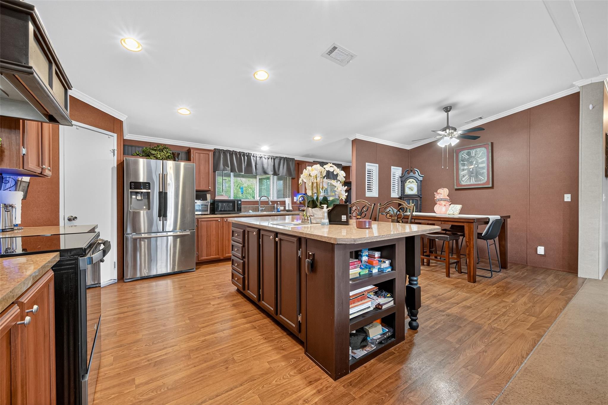 Listing images