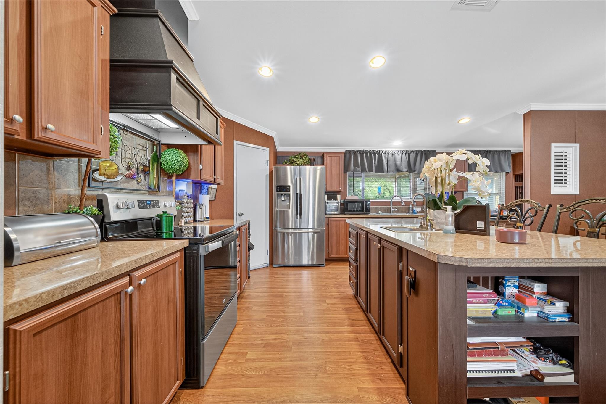 Listing images