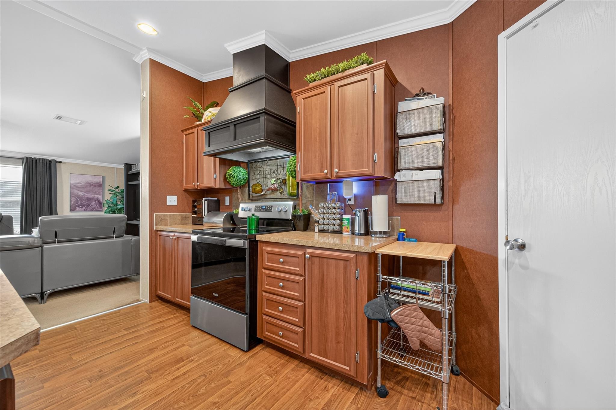 Listing images