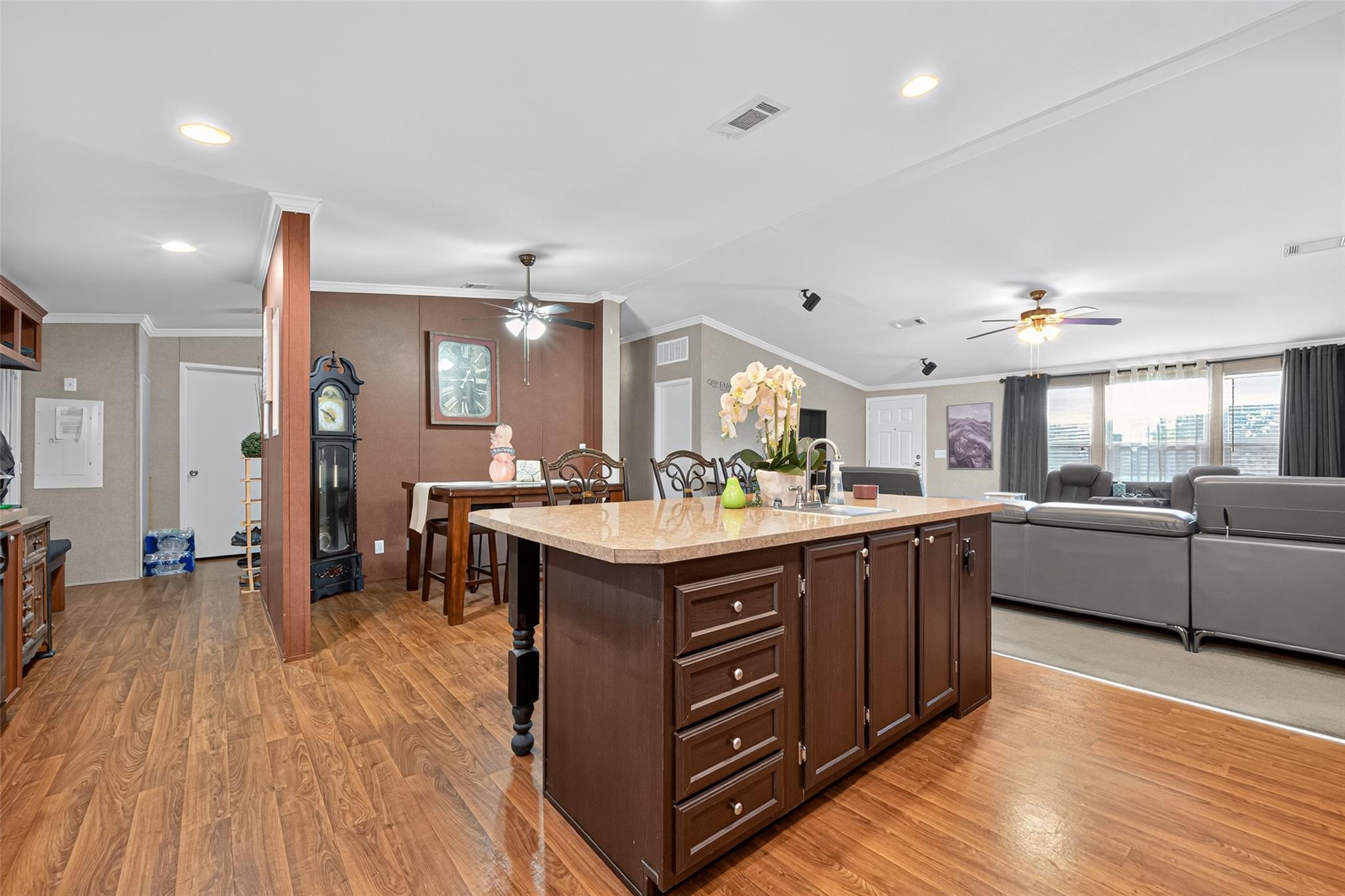 Listing images