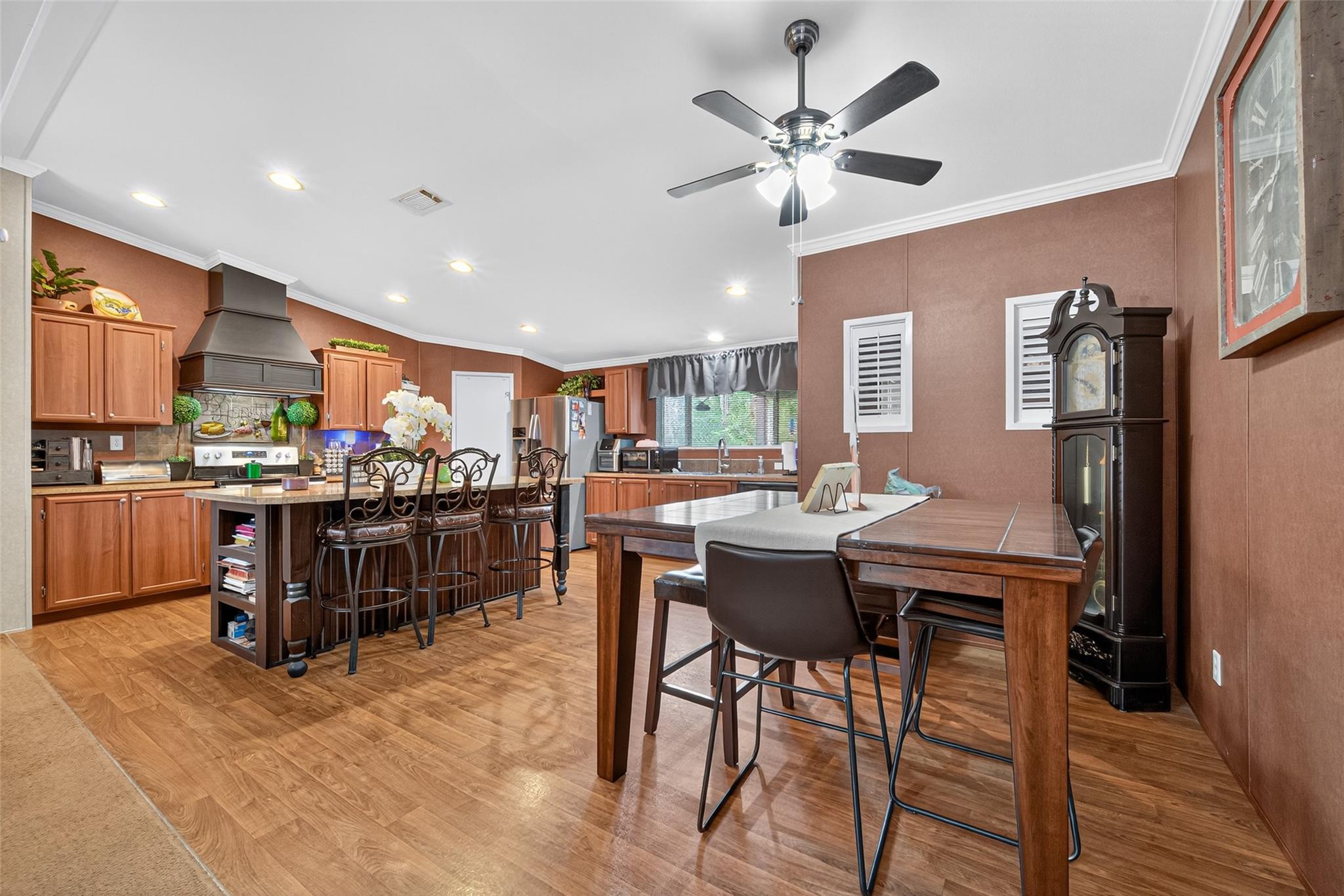 Listing images