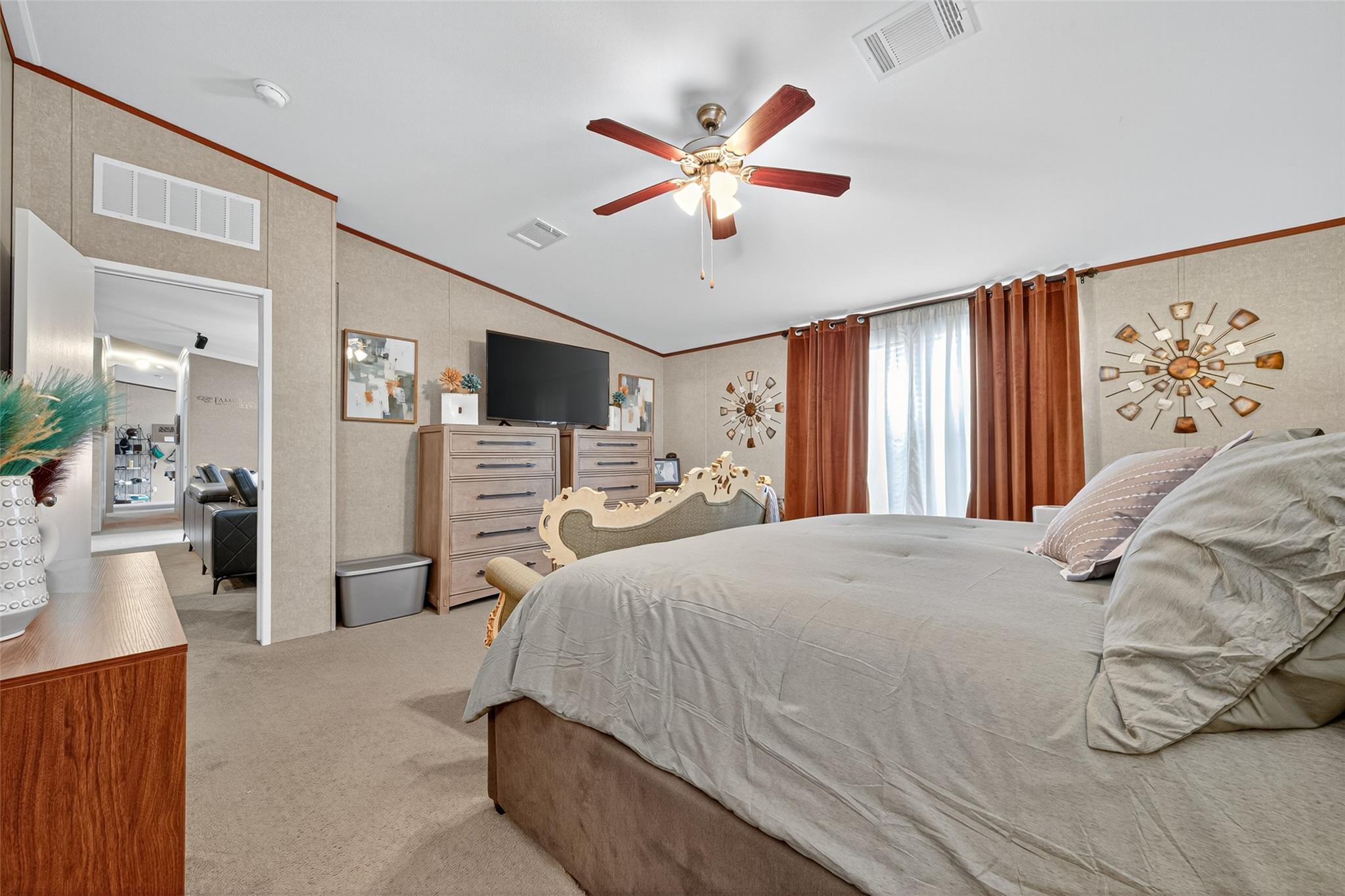 Listing images