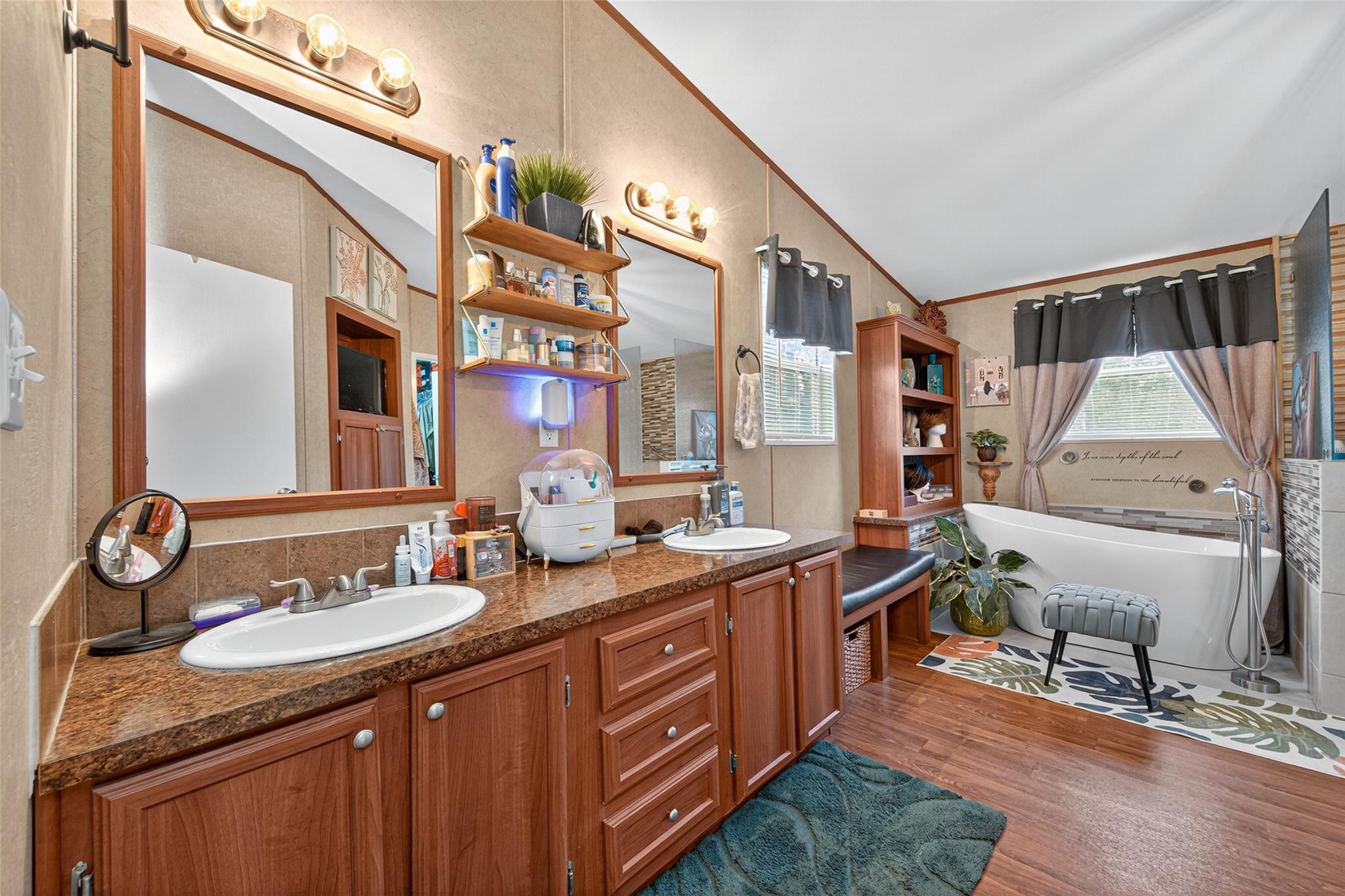 Listing images