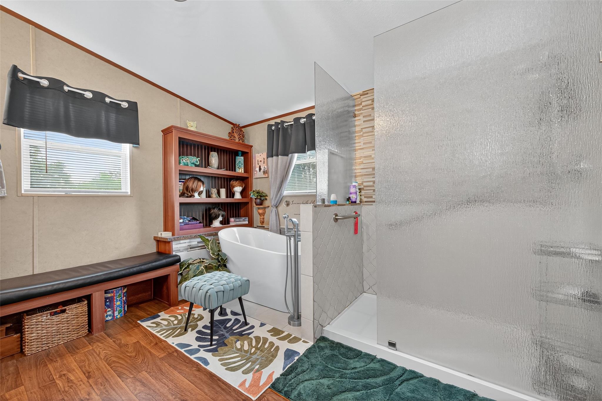 Listing images