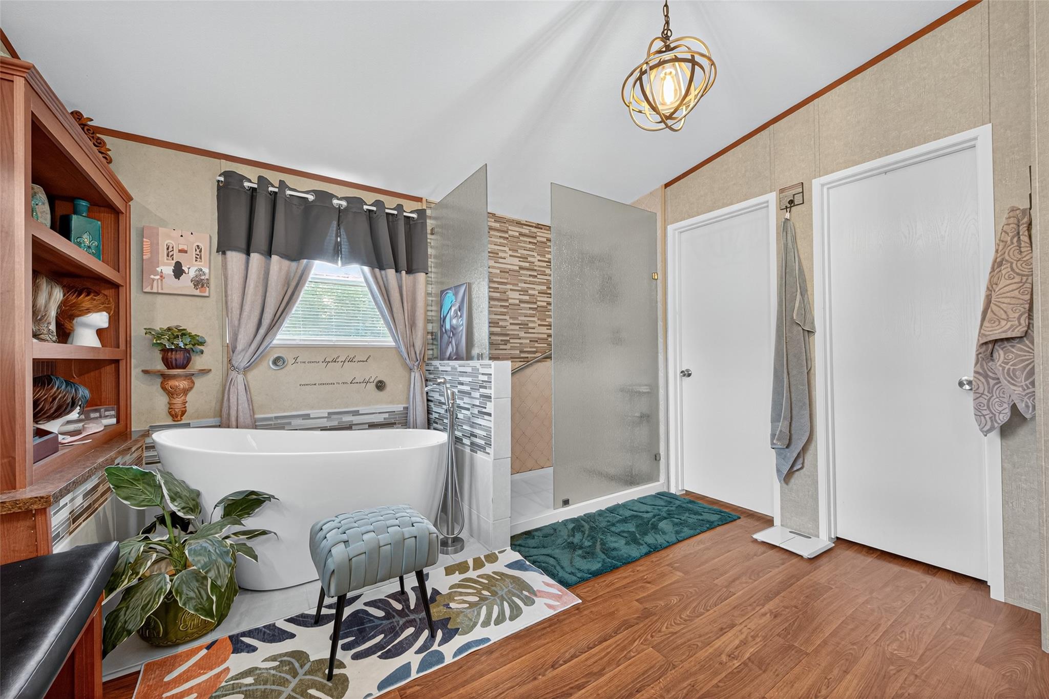 Listing images