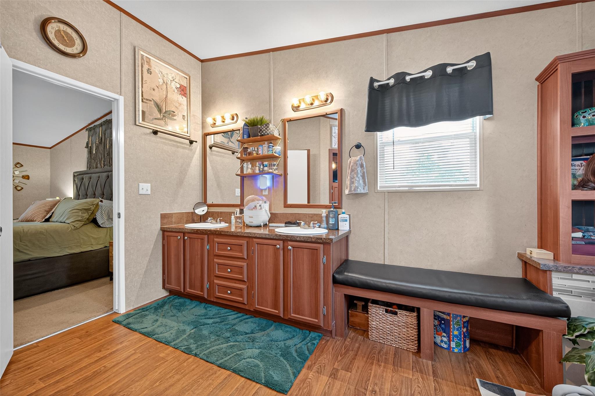 Listing images