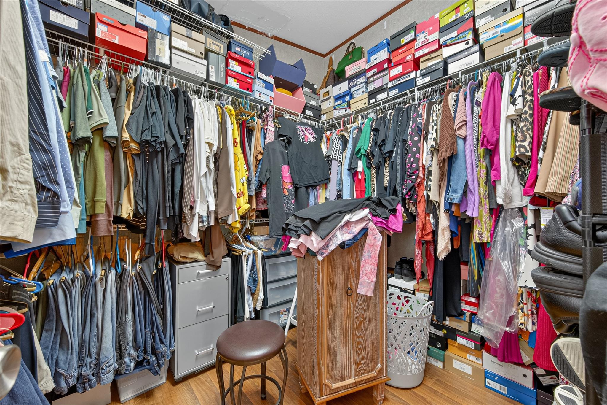 Listing images