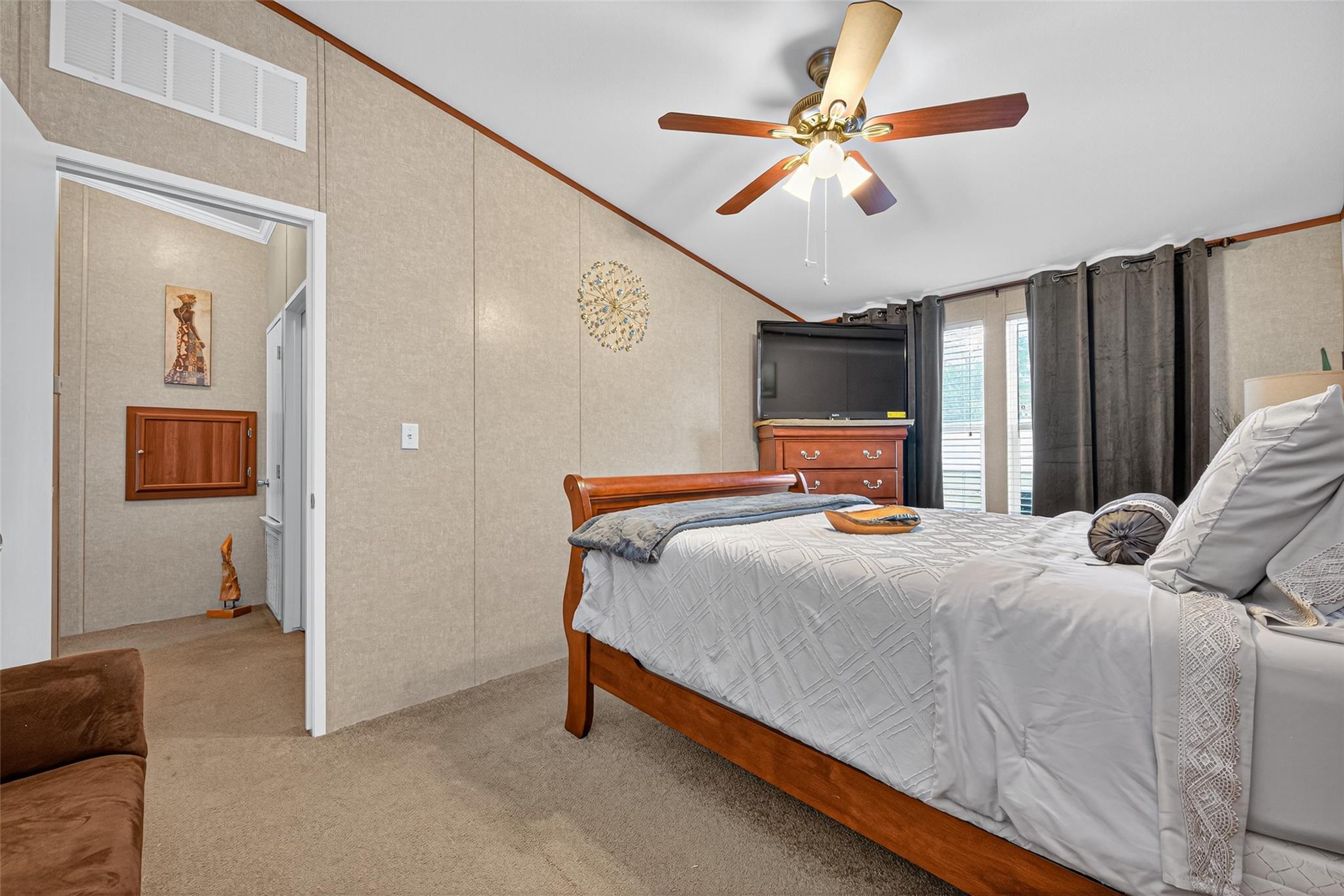 Listing images