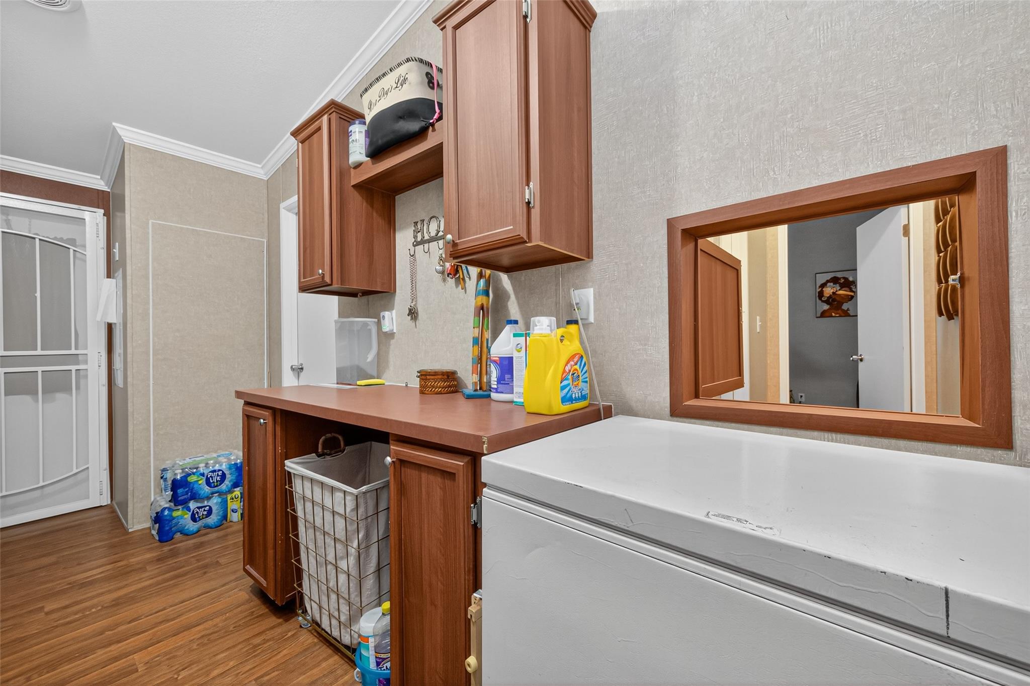 Listing images