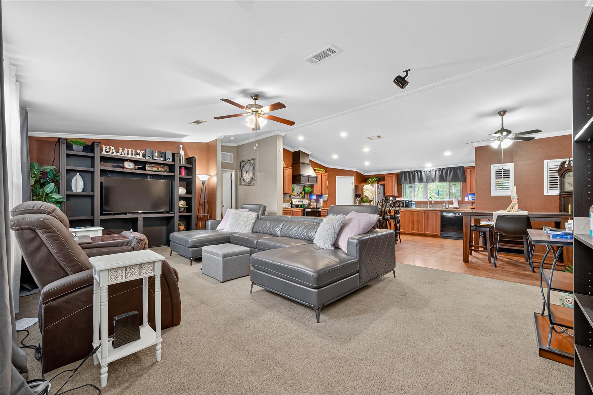 Listing images