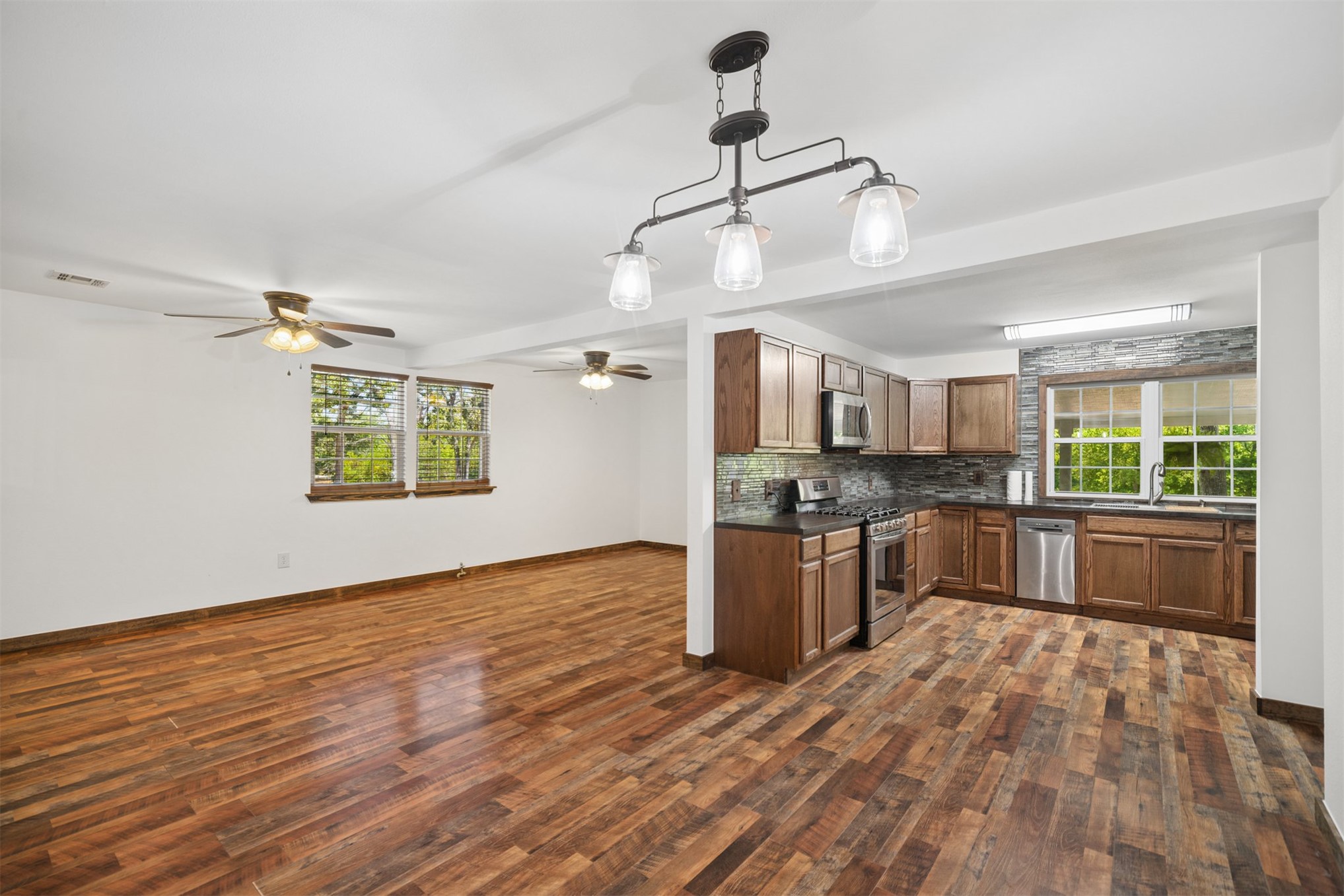 Listing images