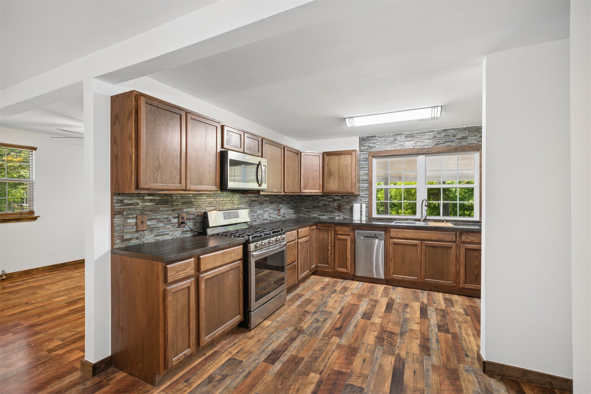 Listing images