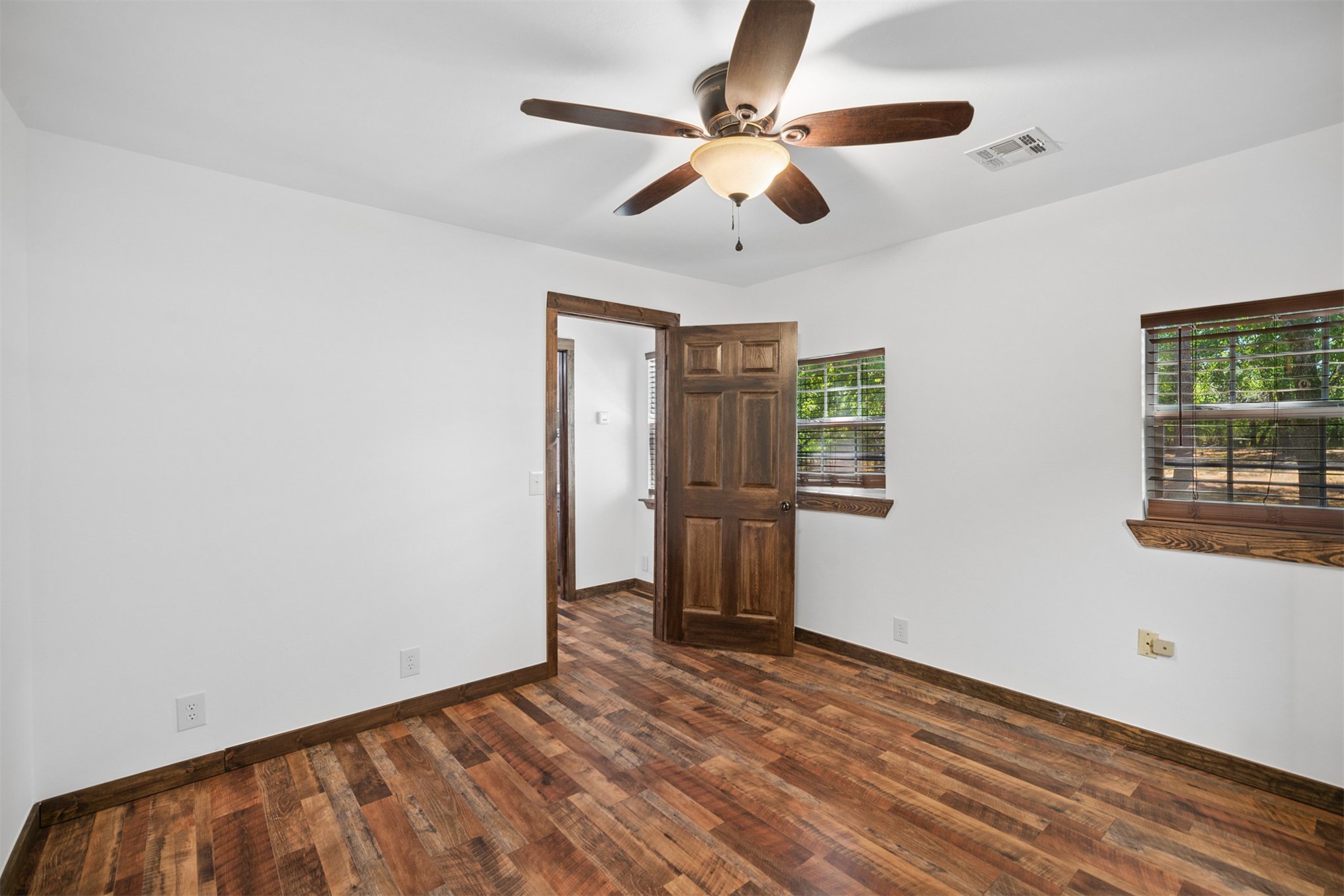 Listing images